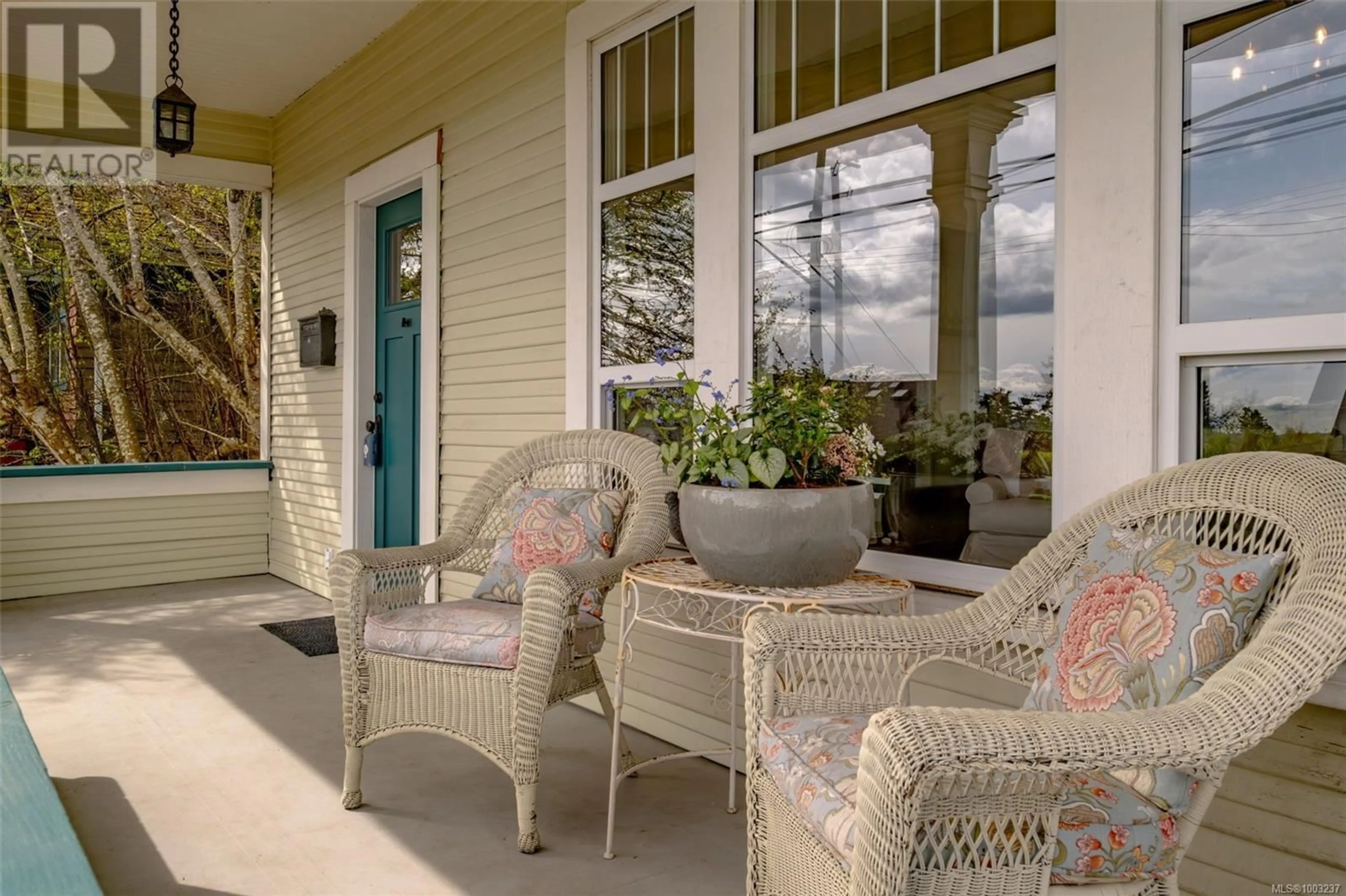 Patio, street for 302 VICTORIA ROAD, Nanaimo British Columbia V9R4P9