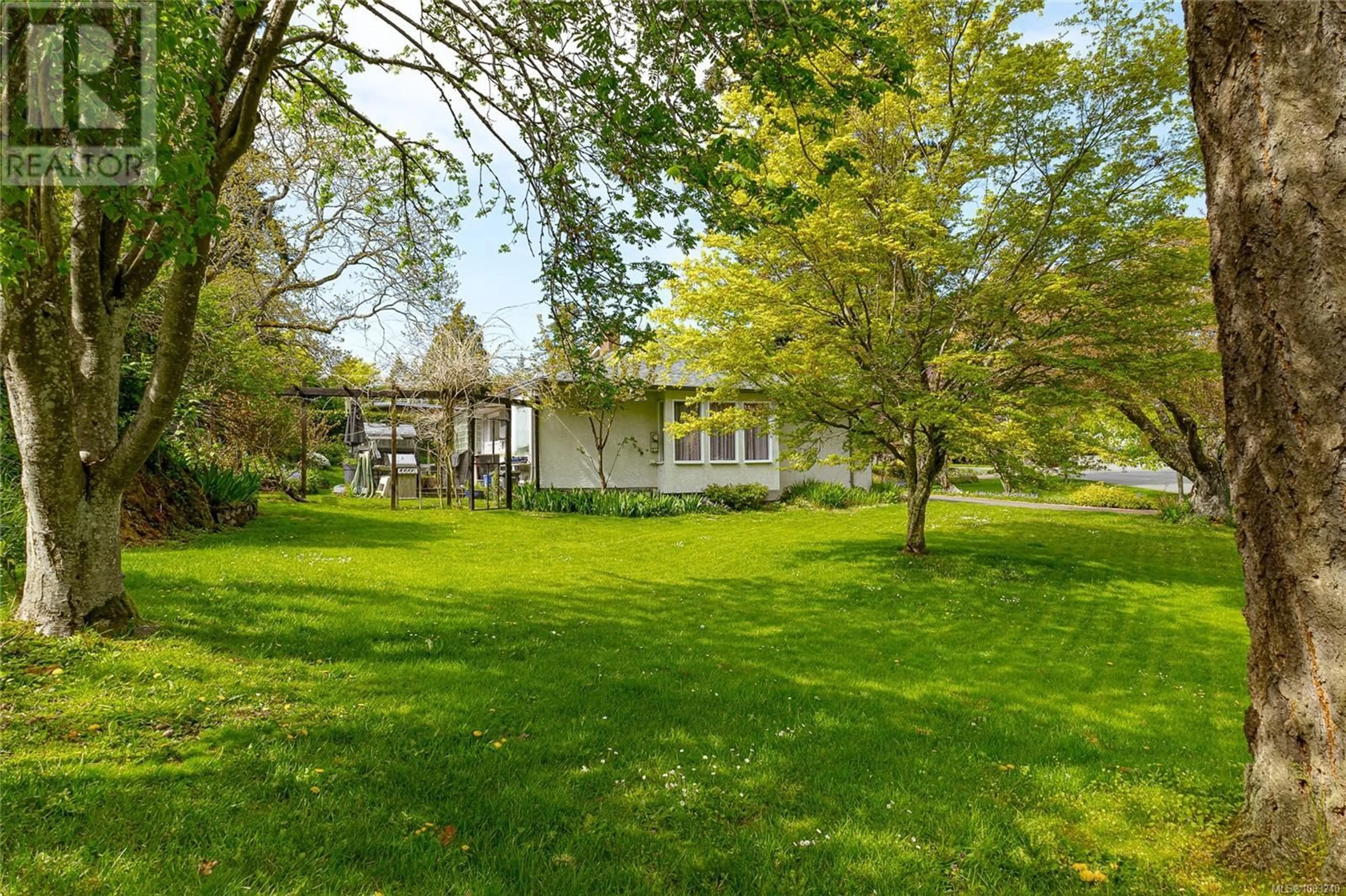 Unknown for 886 CUNNINGHAM ROAD, Esquimalt British Columbia V9A4M6