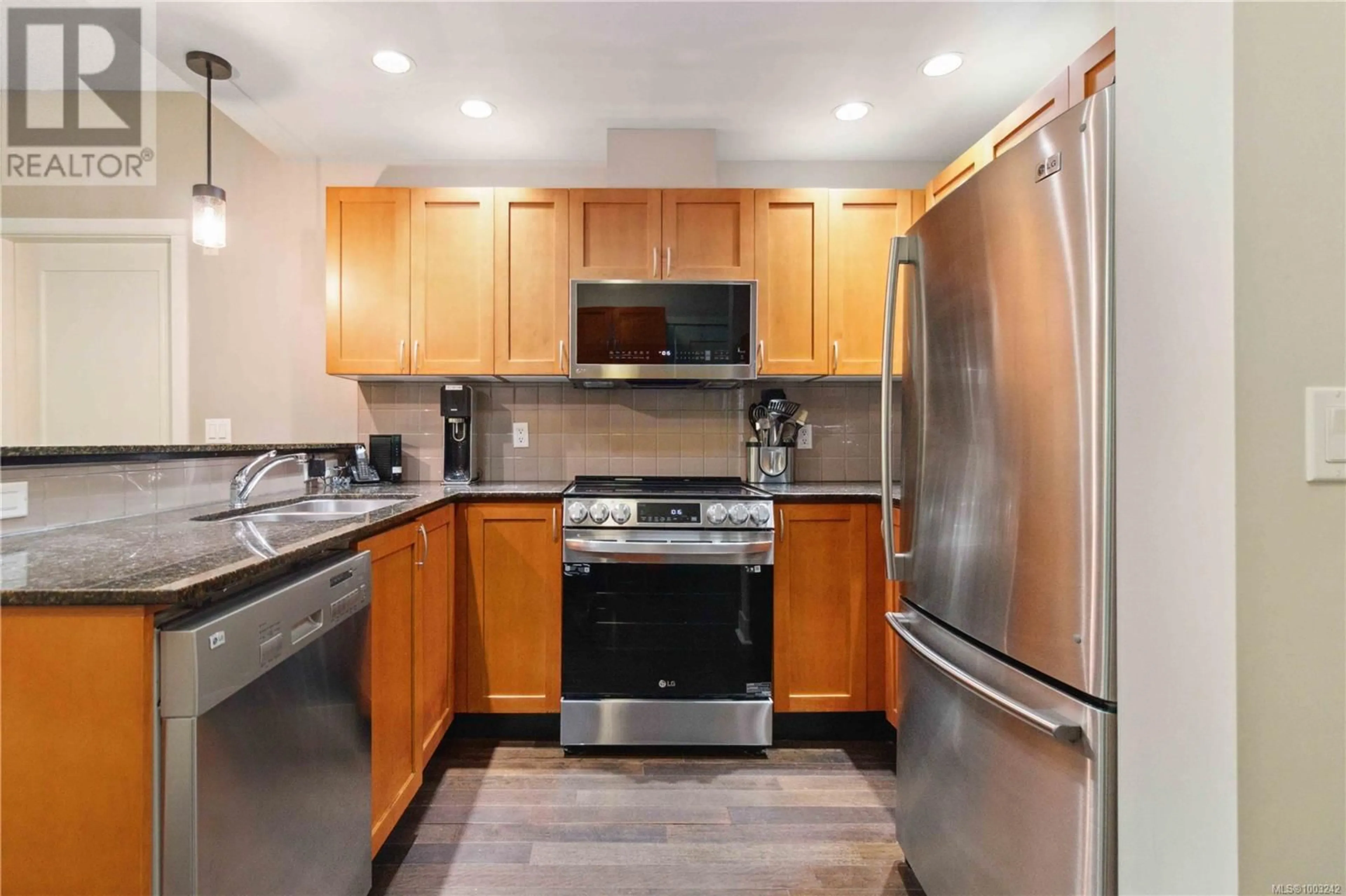 Standard kitchen, unknown for 106 - 635 BROOKSIDE ROAD, Colwood British Columbia V9C0C3