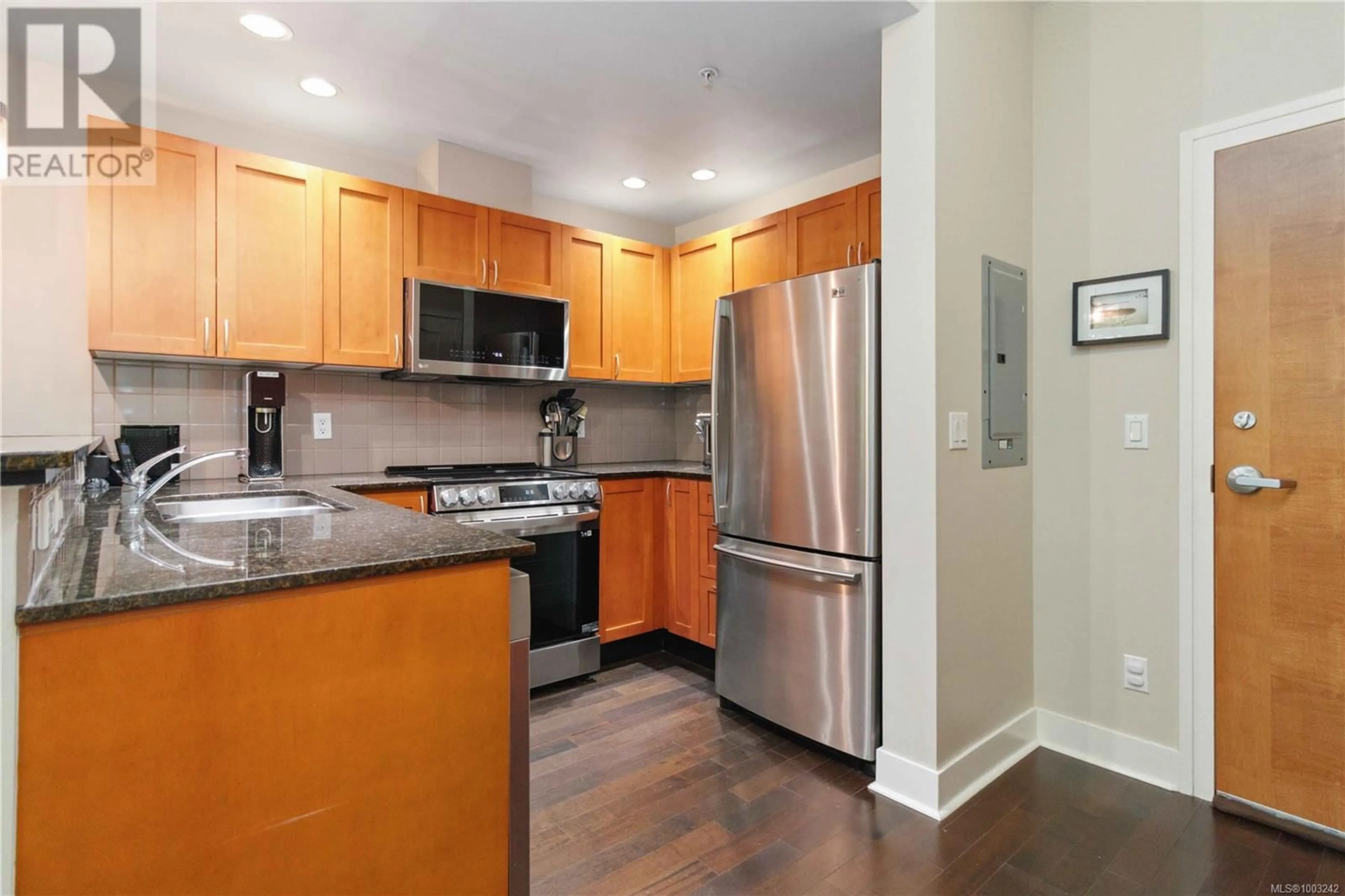 Standard kitchen, unknown for 106 - 635 BROOKSIDE ROAD, Colwood British Columbia V9C0C3