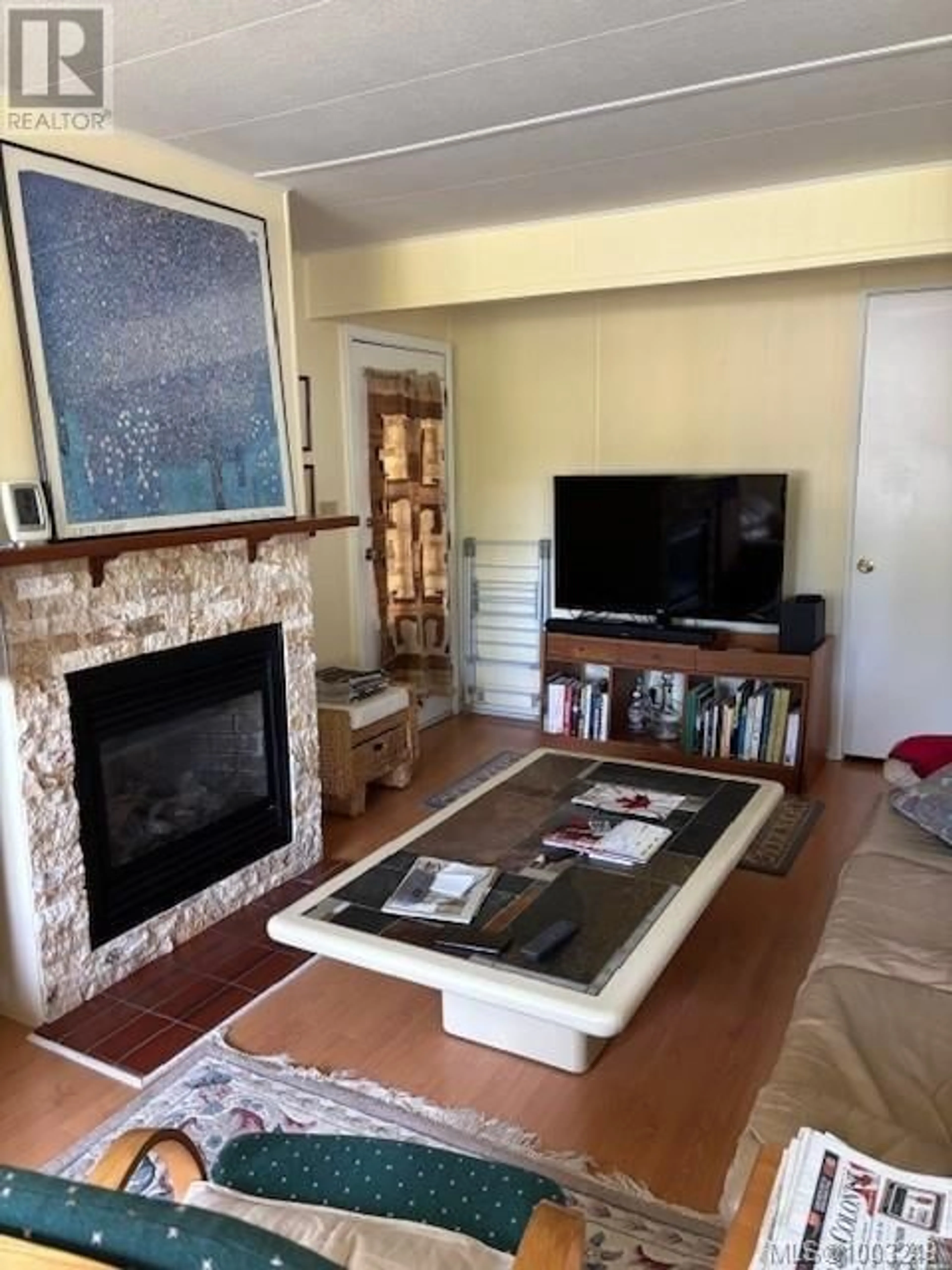 Living room with furniture, unknown for 2050 - 135 BRINKWORTHY ROAD, Salt Spring British Columbia V8K1S2