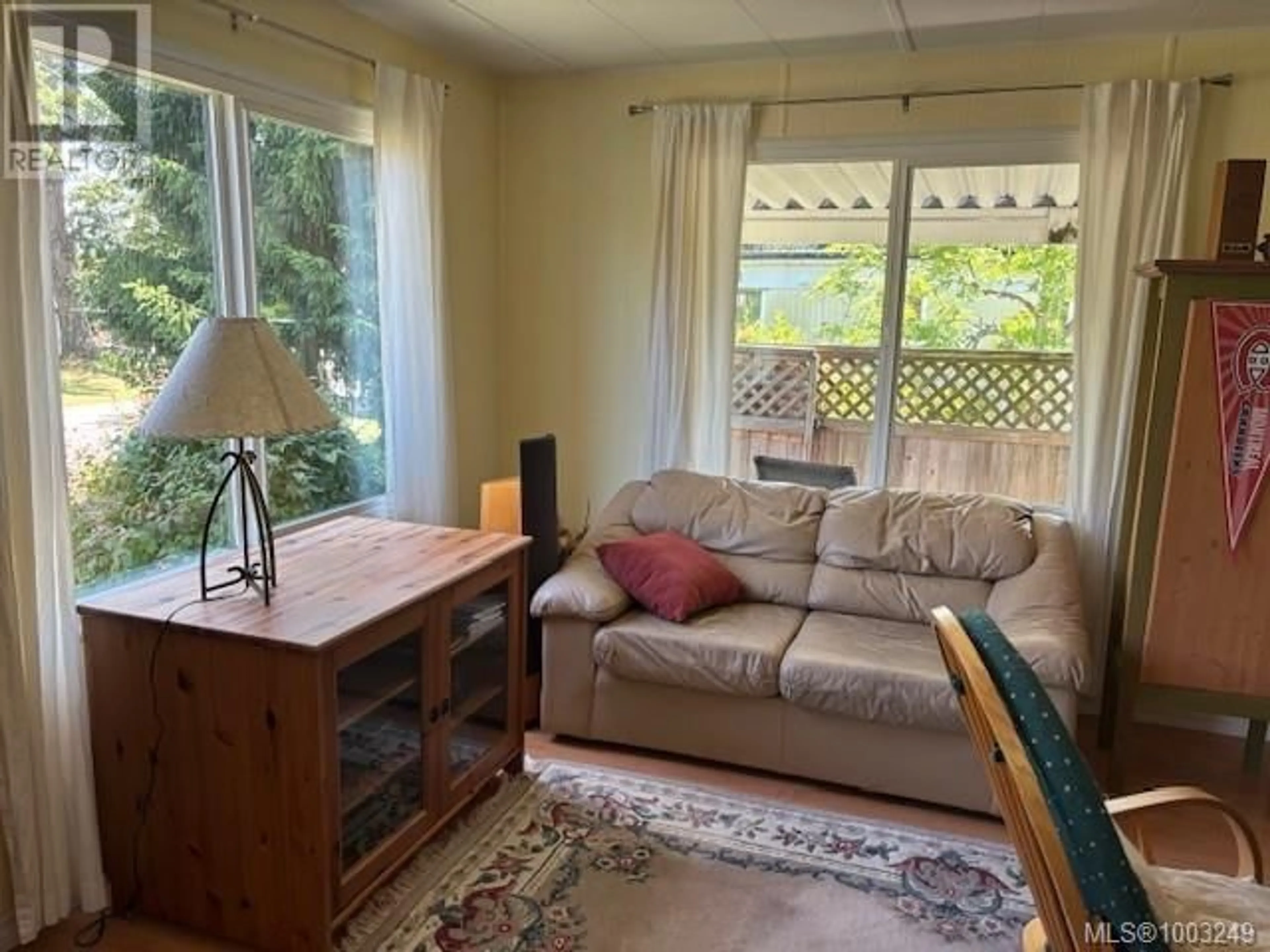 Living room with furniture, unknown for 2050 - 135 BRINKWORTHY ROAD, Salt Spring British Columbia V8K1S2