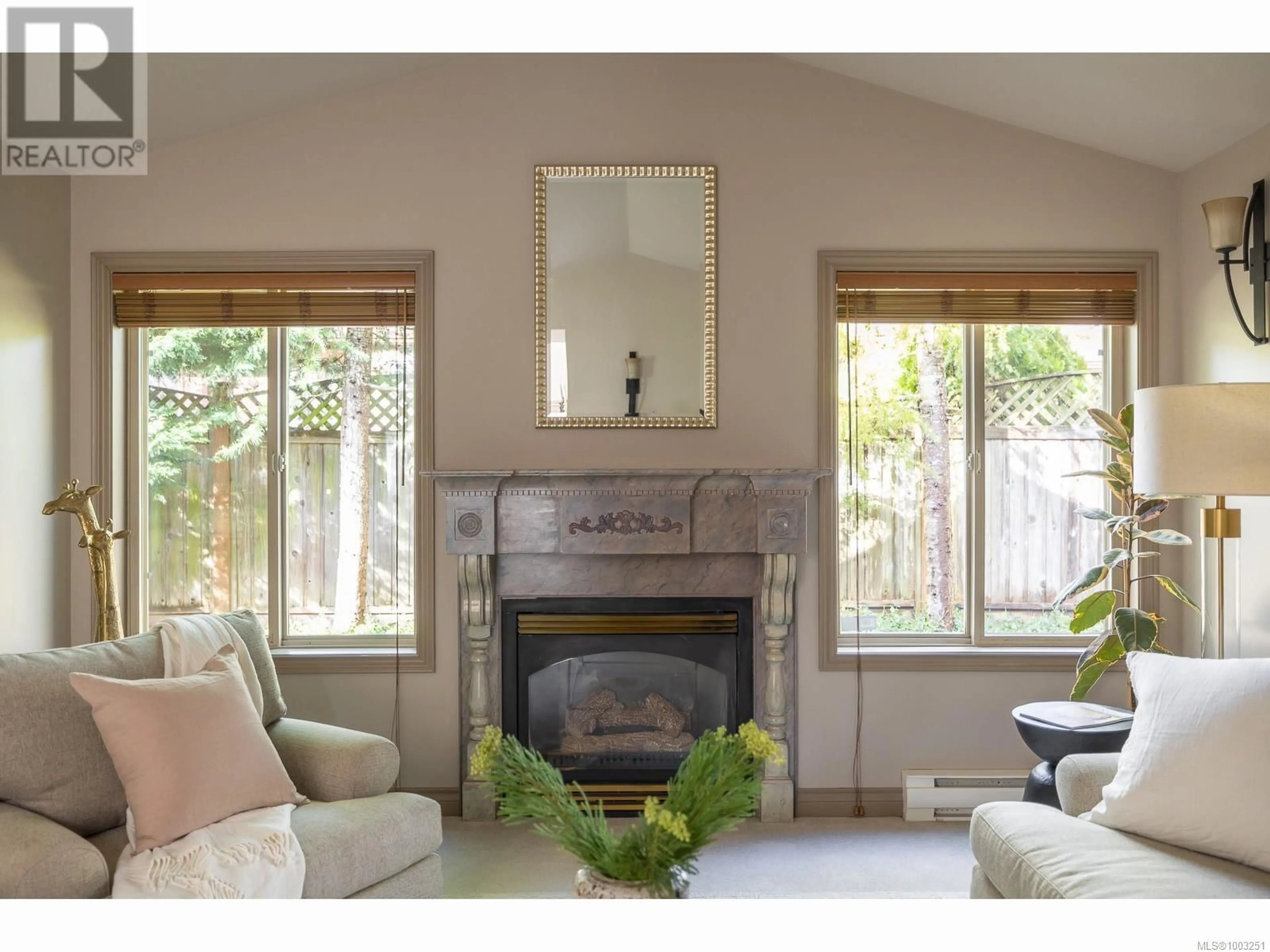 Living room with furniture, unknown for 585 HAZELWOOD PLACE, Qualicum Beach British Columbia V9K1A1