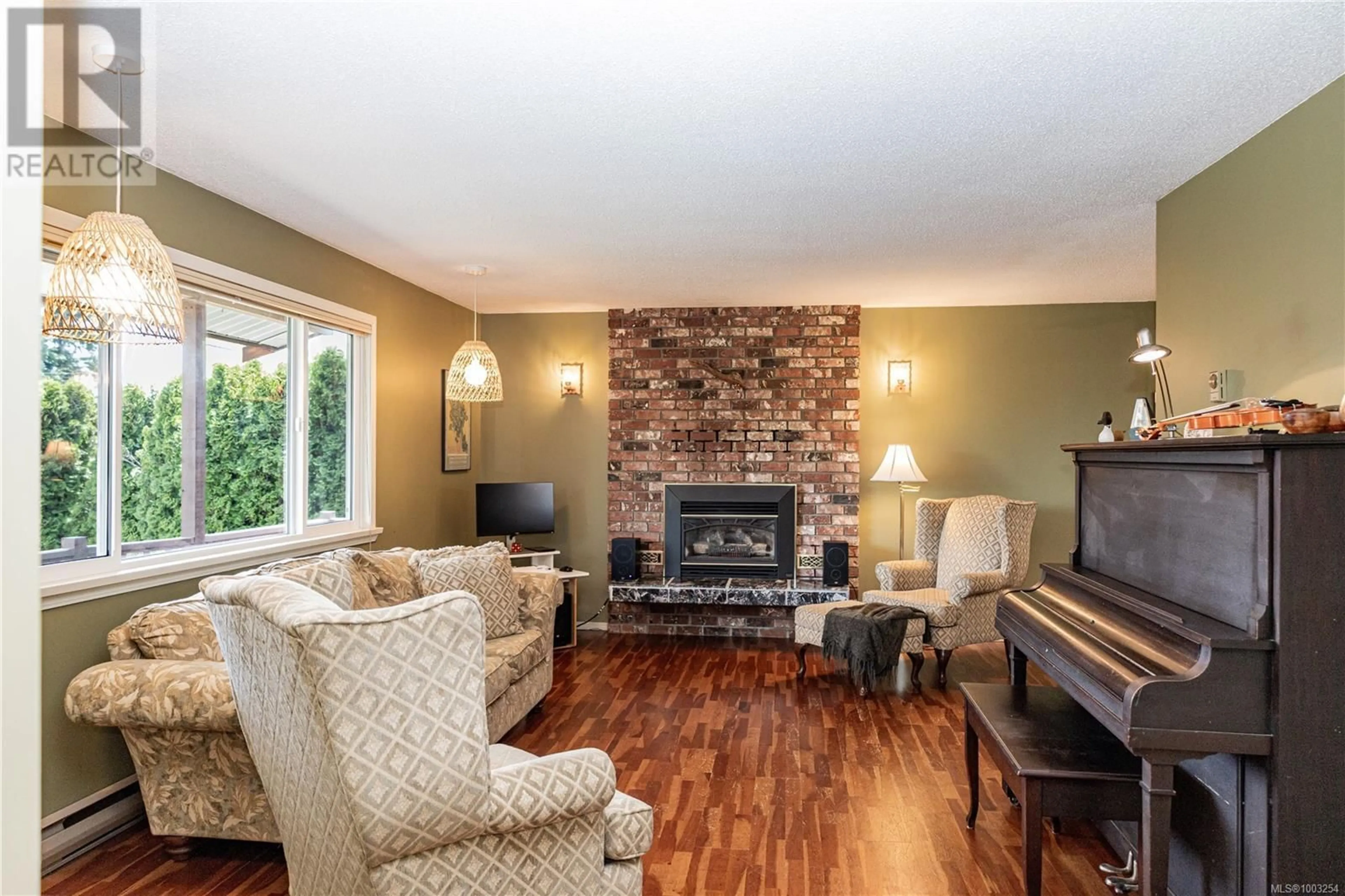 Living room with furniture, unknown for 3632 DAKOTA DRIVE, Campbell River British Columbia V9W6S9
