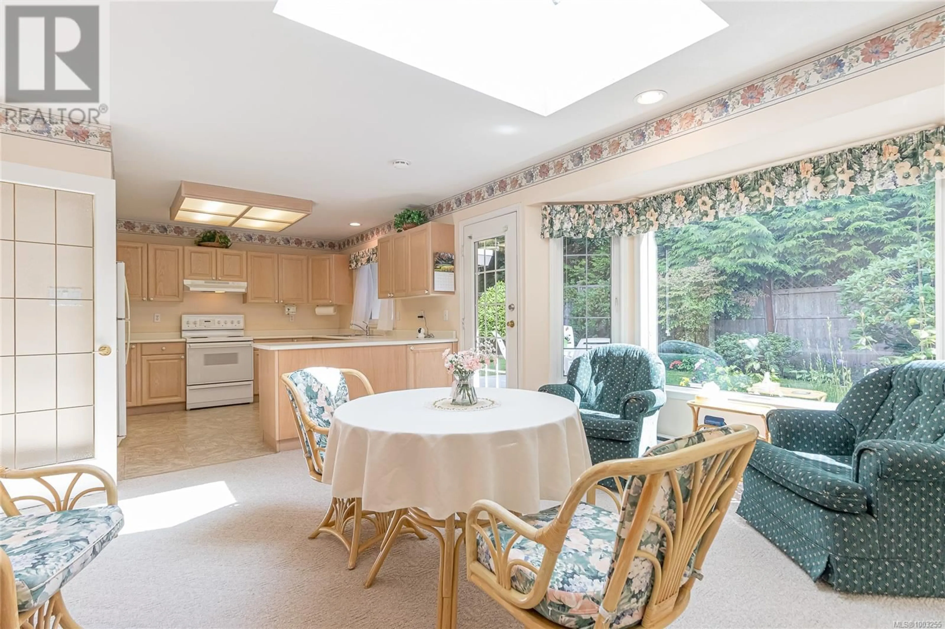 Dining room, ceramic/tile floor for 544 WILLOW ROAD, Qualicum Beach British Columbia V9K1K8