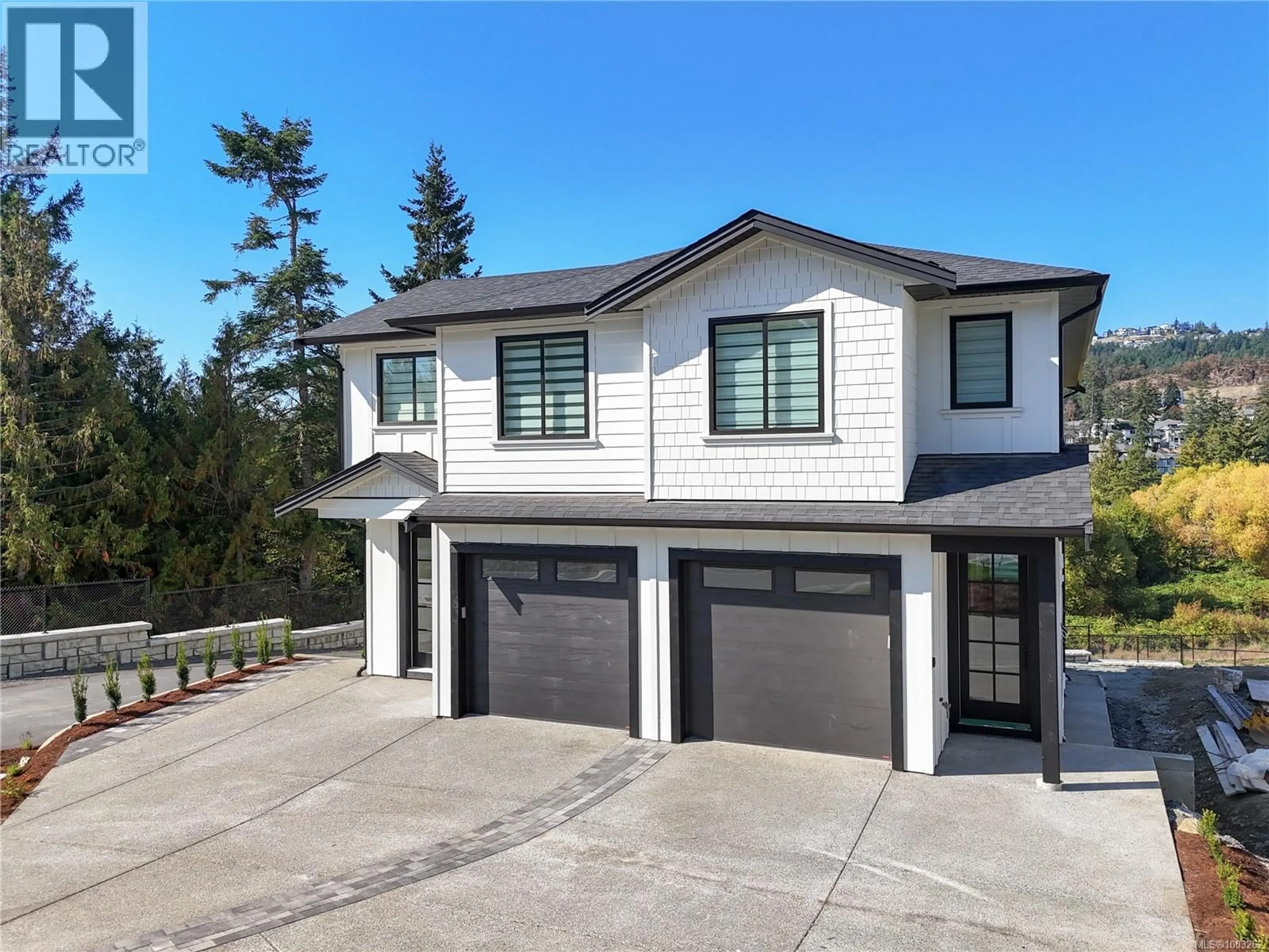 Home with vinyl exterior material, street for 611 MADRONA PLACE, Langford British Columbia V9B6C6