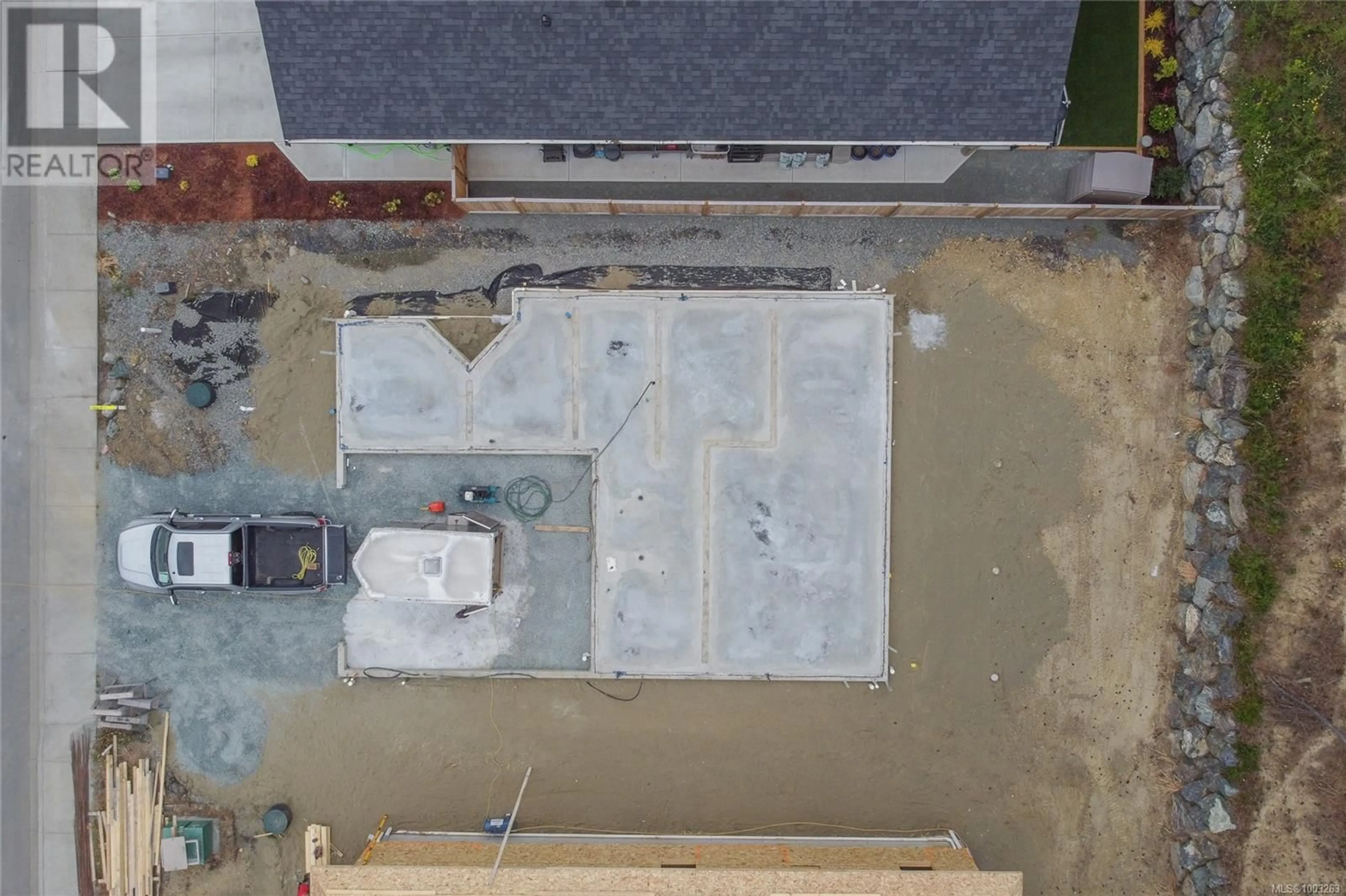 A pic from outside/outdoor area/front of a property/back of a property/a pic from drone, building for 2035 OAKHILL PLACE, Duncan British Columbia V9L0J2