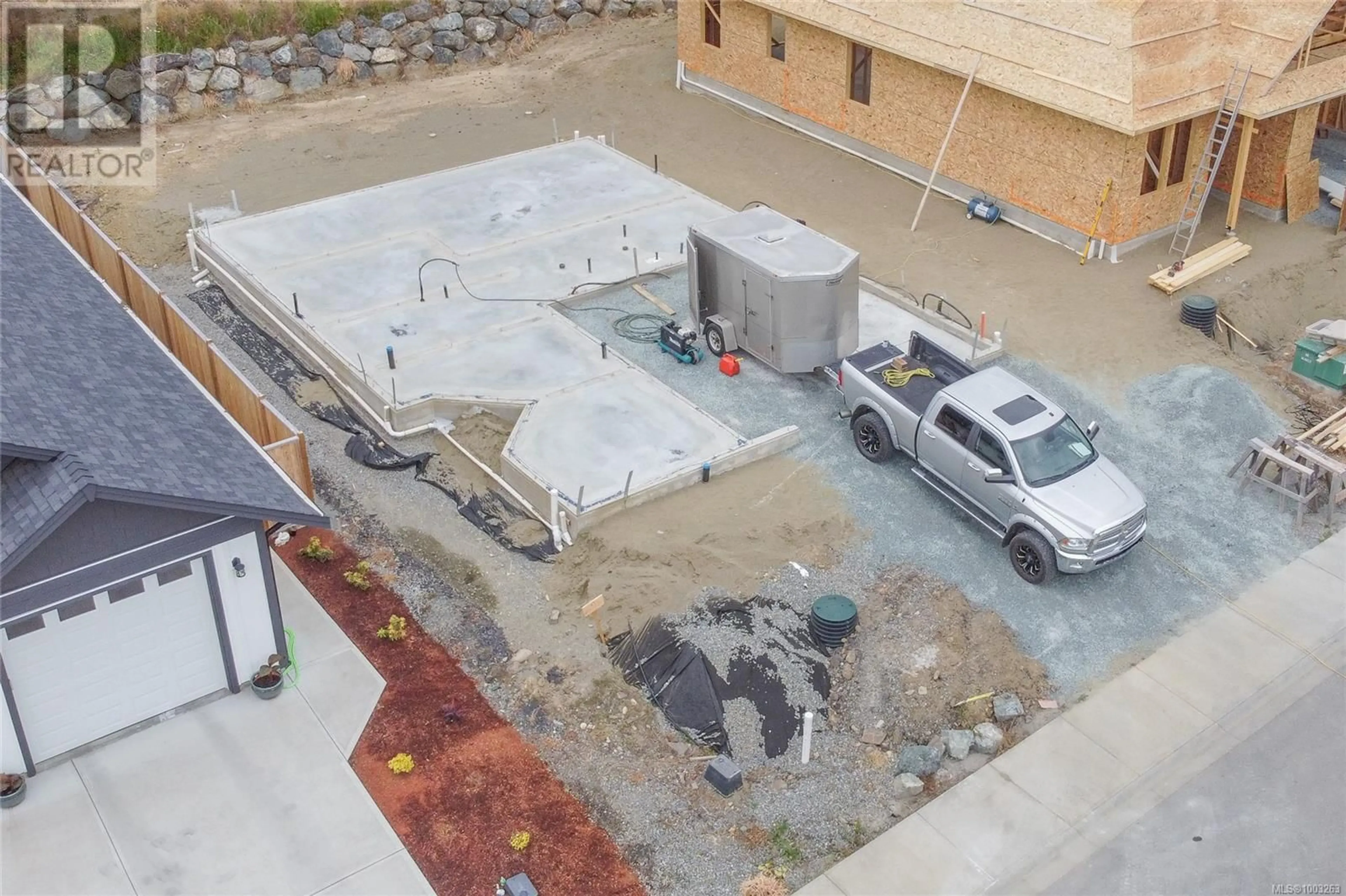 A pic from outside/outdoor area/front of a property/back of a property/a pic from drone, building for 2035 OAKHILL PLACE, Duncan British Columbia V9L0J2