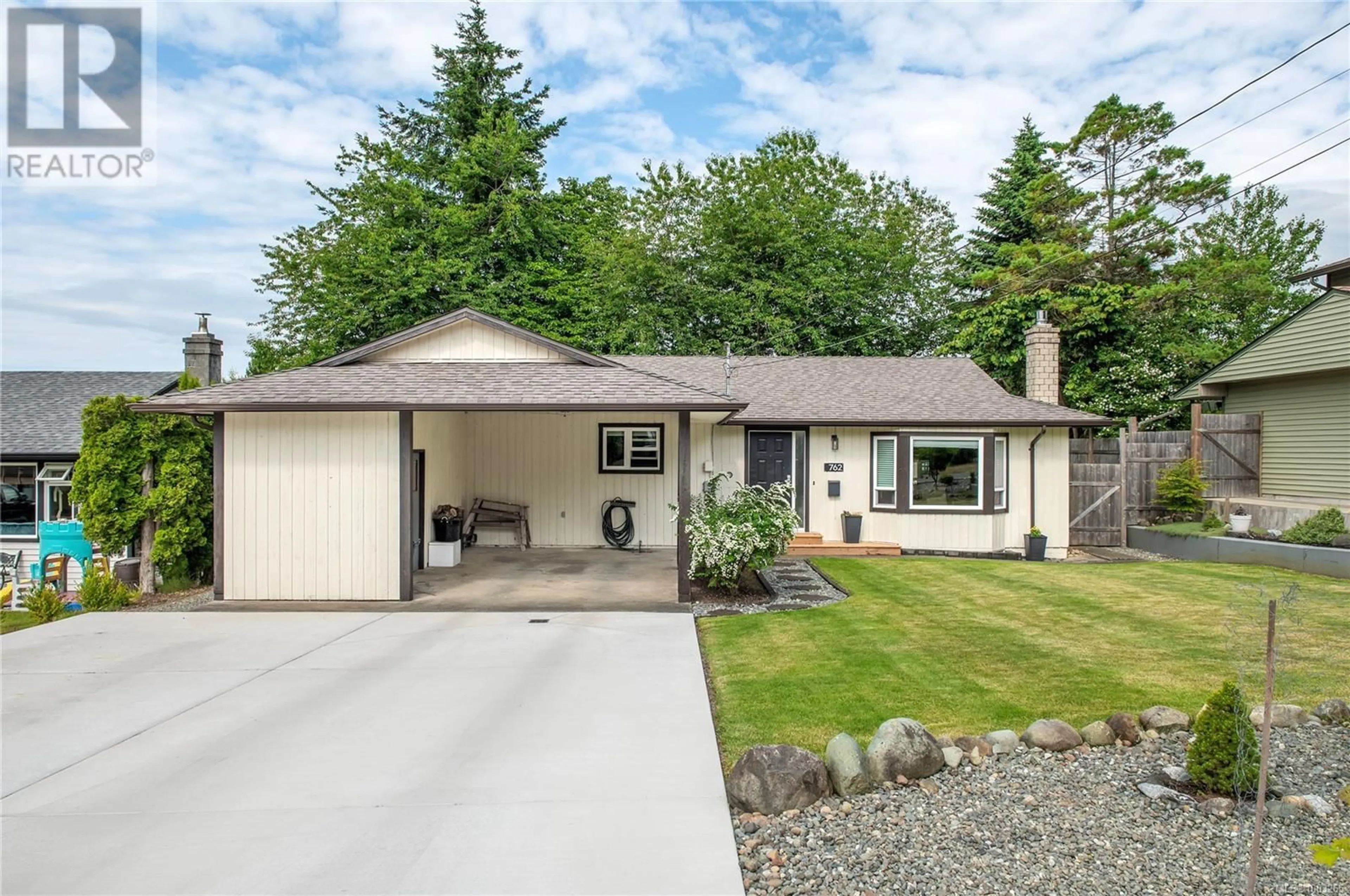 Home with vinyl exterior material, street for 762 CHRISTOPHER ROAD, Campbell River British Columbia V9W5Z9