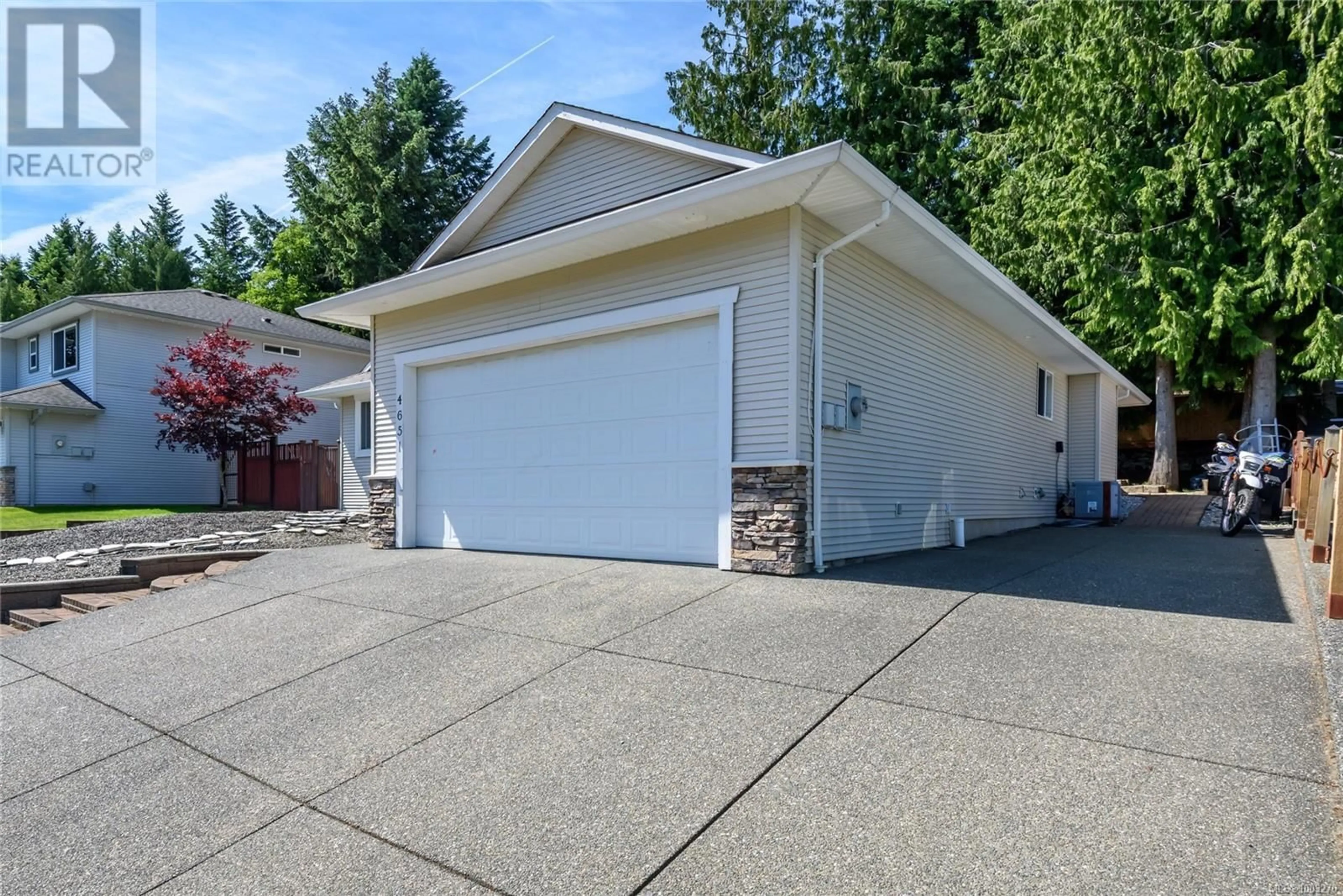 Home with vinyl exterior material, street for 4651 SALAL PLACE, Courtenay British Columbia V9N4A1
