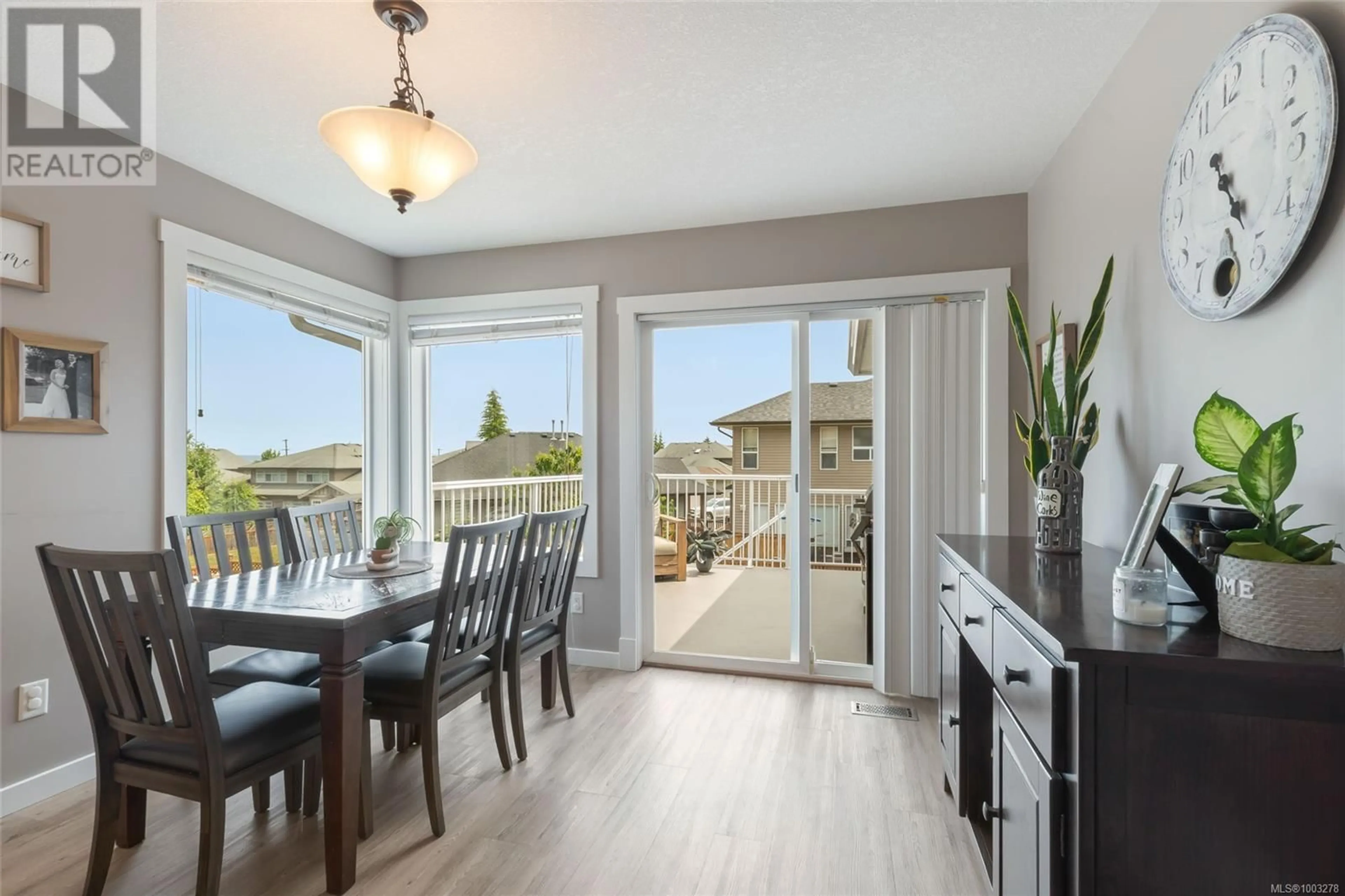 Open concept kitchen, wood/laminate floor for 605 CRAIG ROAD, Ladysmith British Columbia V9G1W1