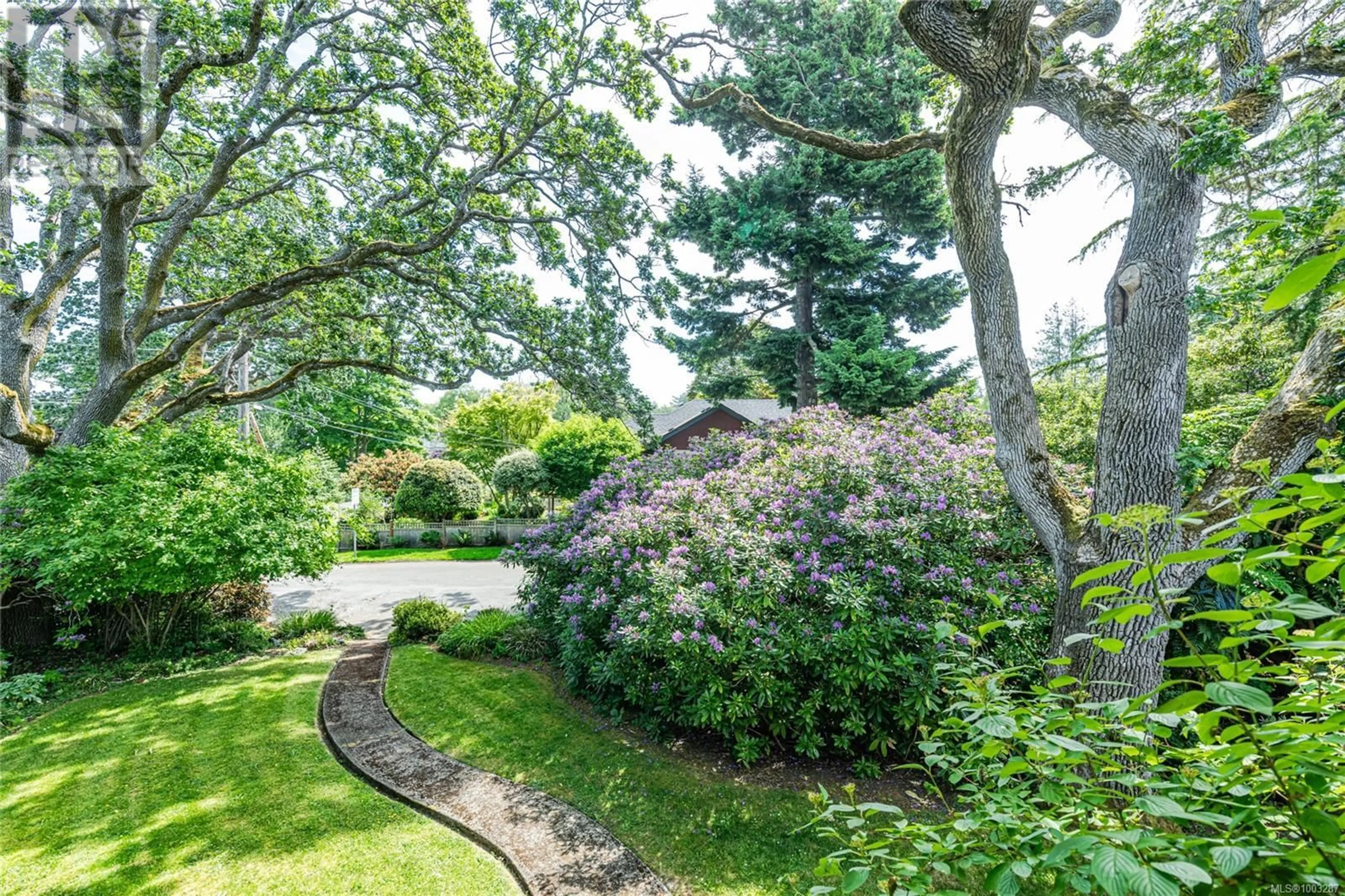 Patio, unknown for 1040 ST. LOUIS STREET, Oak Bay British Columbia V8S5B6