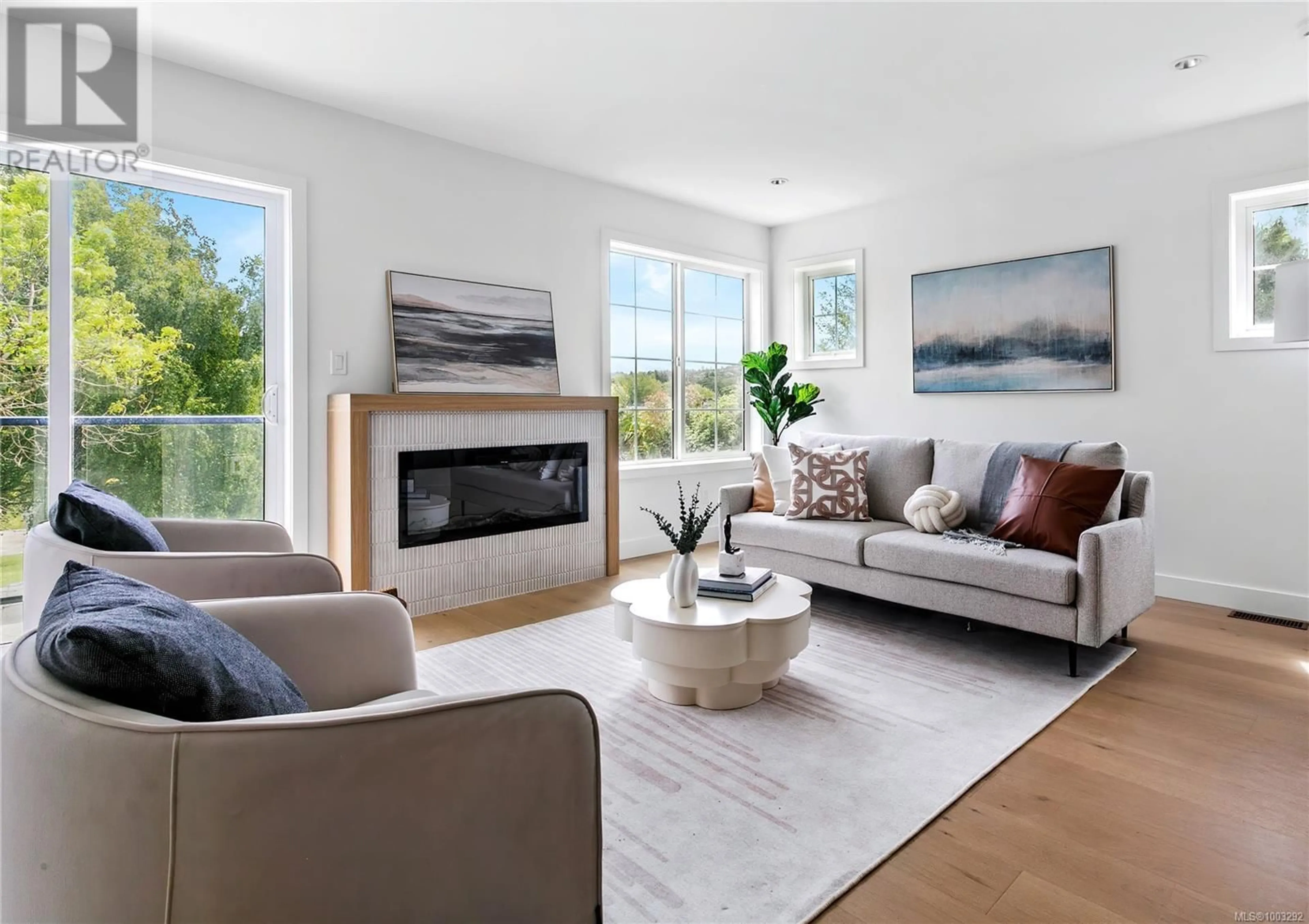 Living room with furniture, unknown for Unit 4 - 3907 CEDAR HILL ROAD, Saanich British Columbia V8P3Z8
