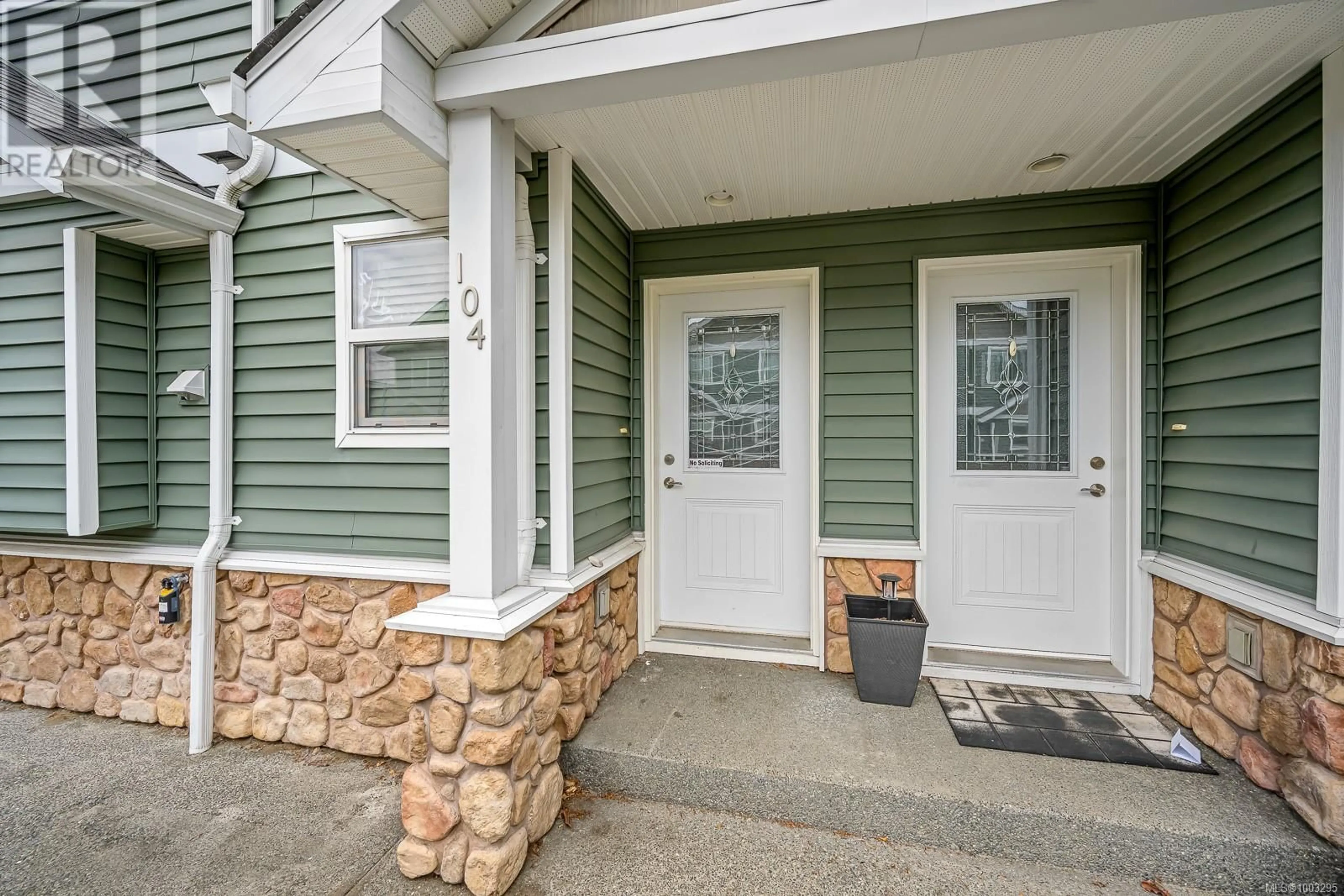 Indoor entryway for 104 - 170 CENTENNIAL DRIVE, Courtenay British Columbia V9N9V7