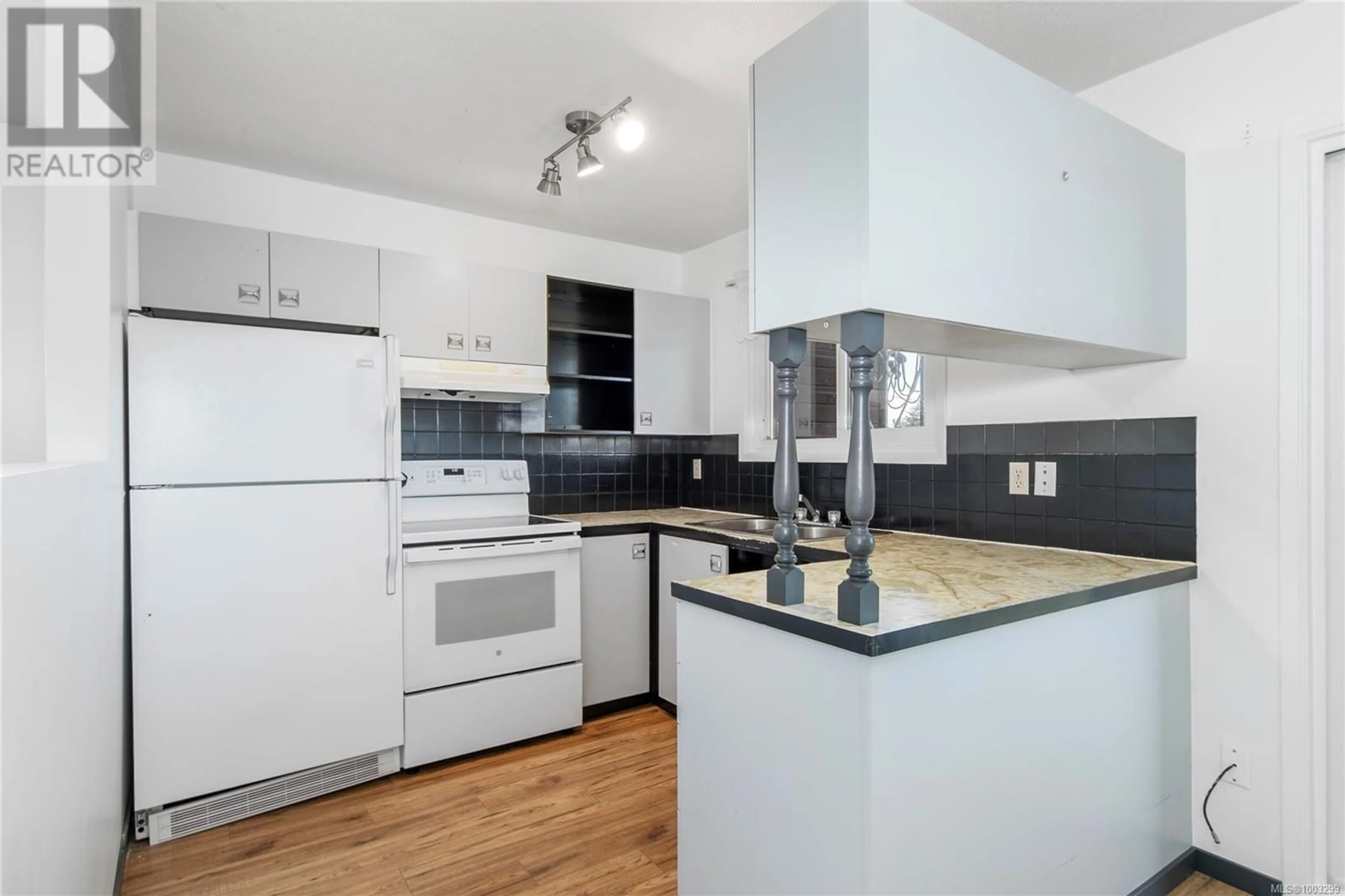 Standard kitchen, unknown for 1869 CHEVIOT ROAD, Campbell River British Columbia V9W4E2