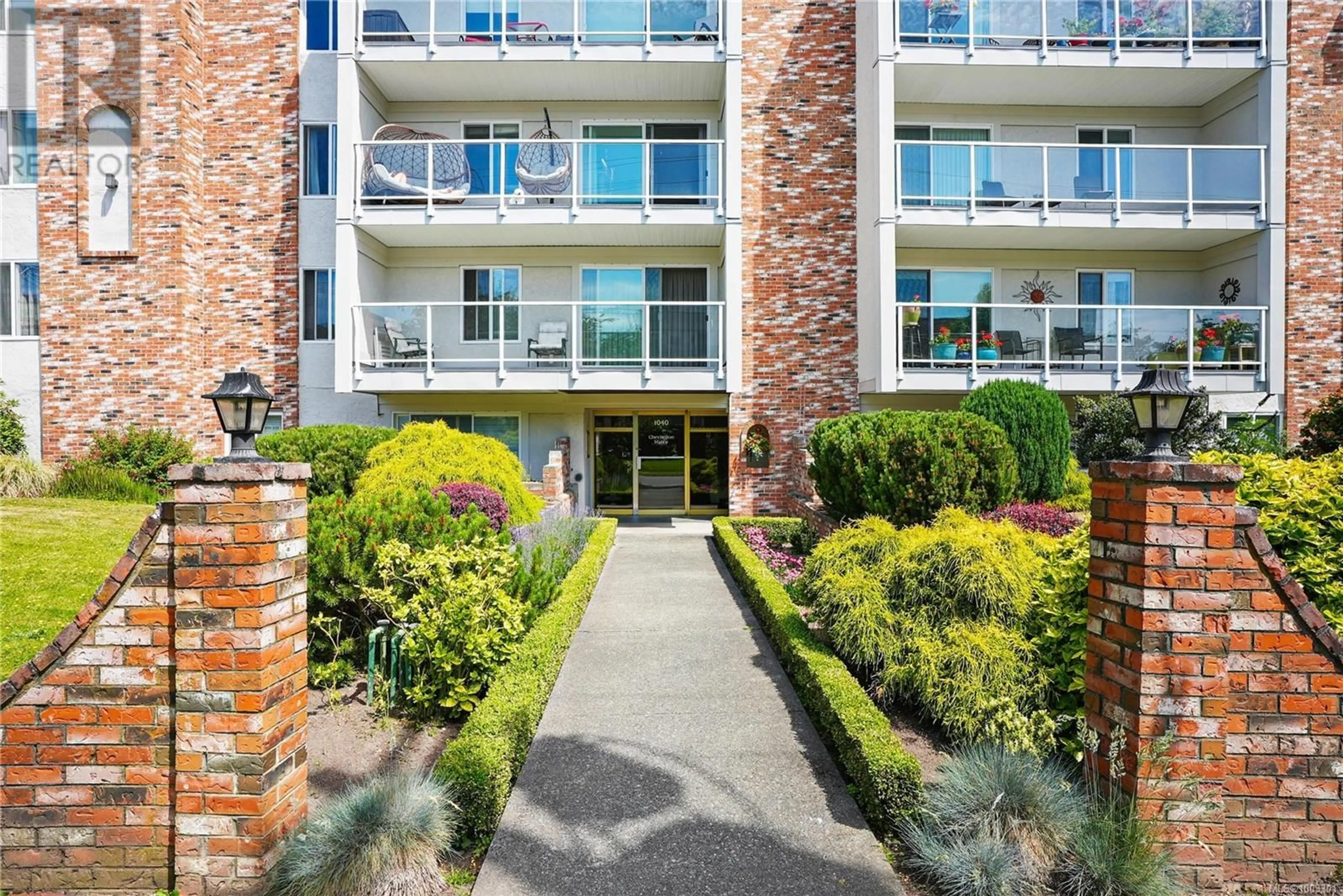 Patio, unknown for 202 - 1040 ROCKLAND AVENUE, Victoria British Columbia V8V3H5