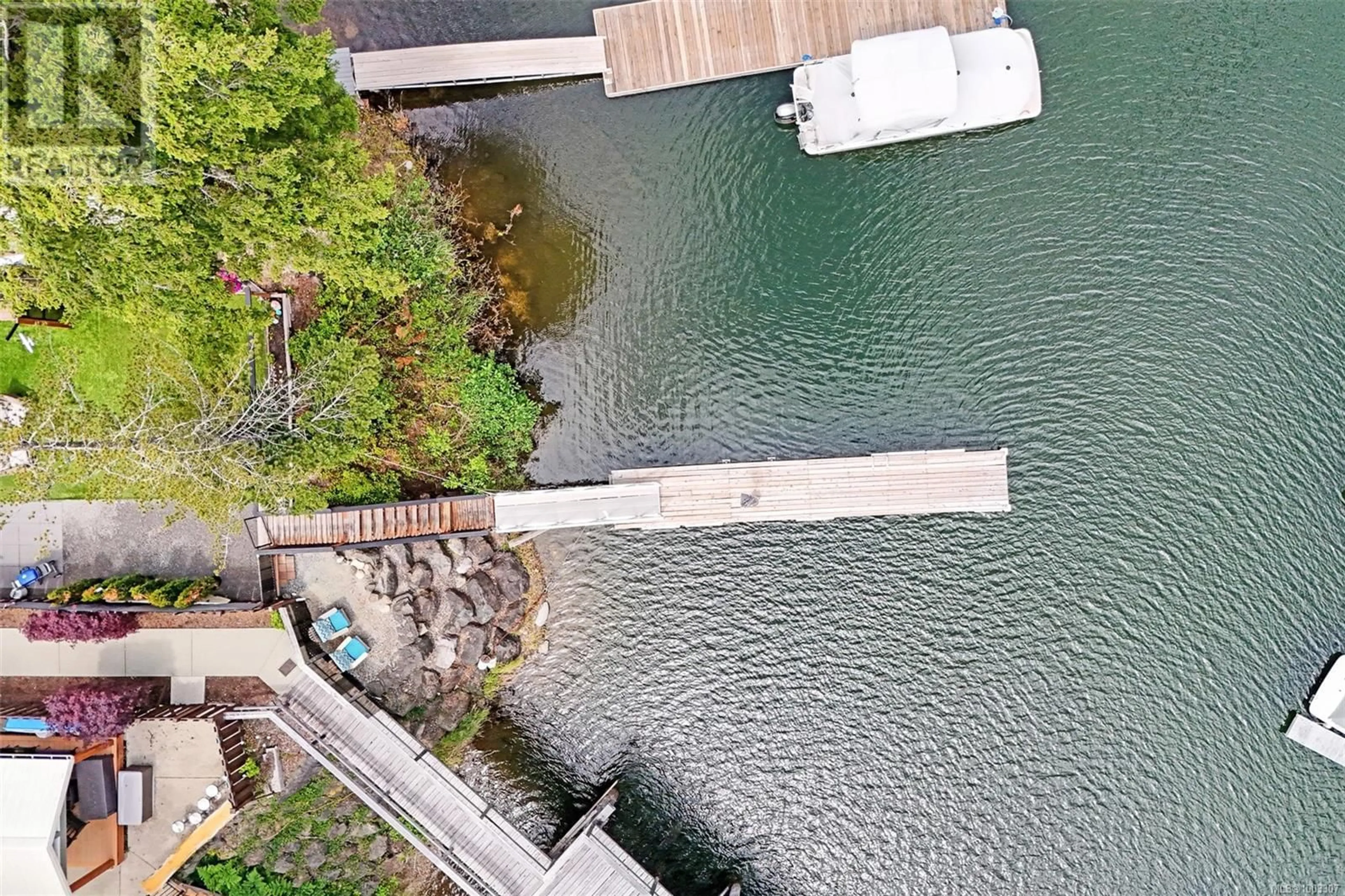 A pic from outside/outdoor area/front of a property/back of a property/a pic from drone, water/lake/river/ocean view for 10 - 10750 CENTRAL LAKE ROAD, Port Alberni British Columbia V9Y8Z2