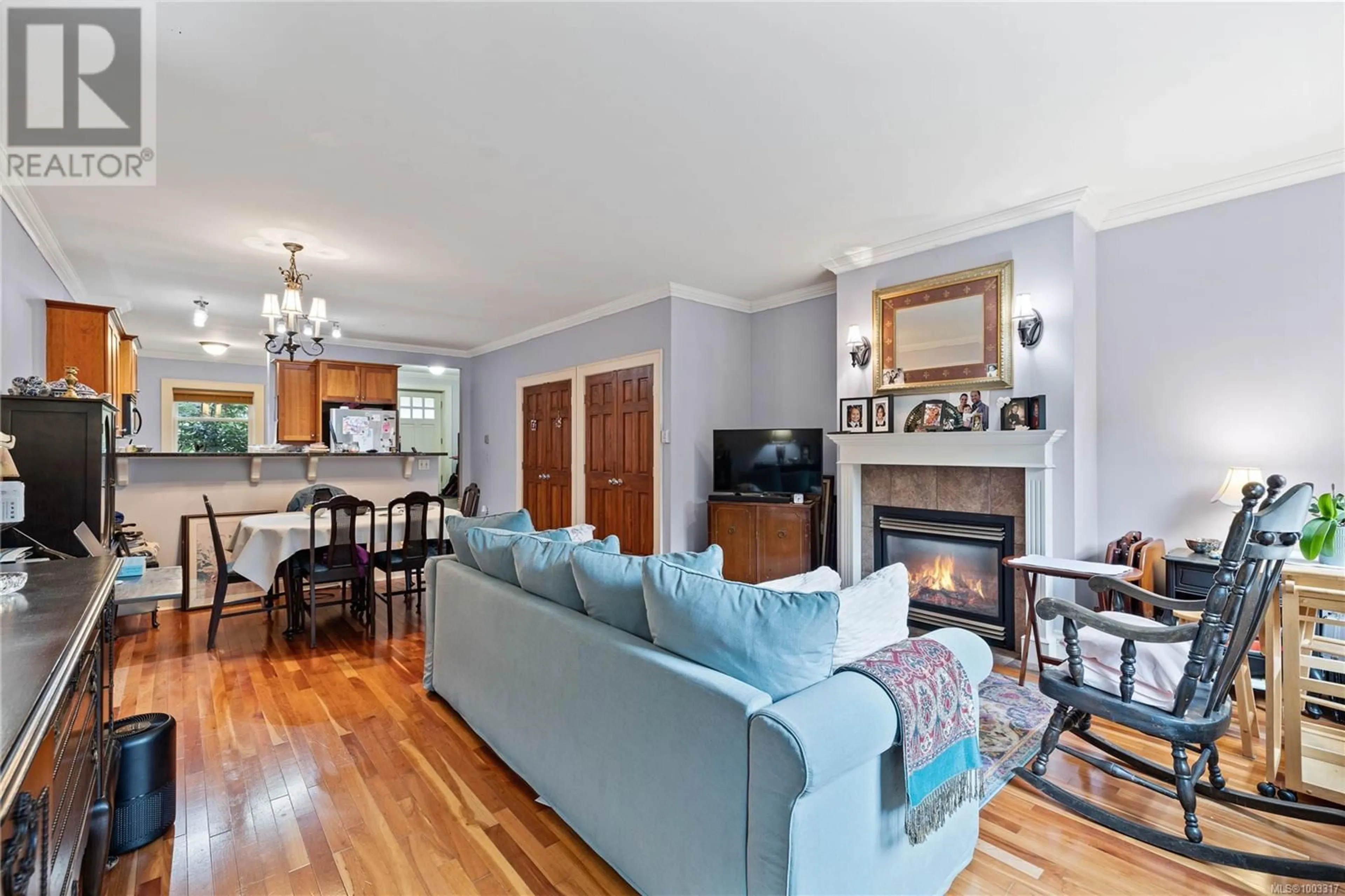 Living room with furniture, wood/laminate floor for 16 - 107 ATKINS ROAD, Salt Spring British Columbia V8K2X6