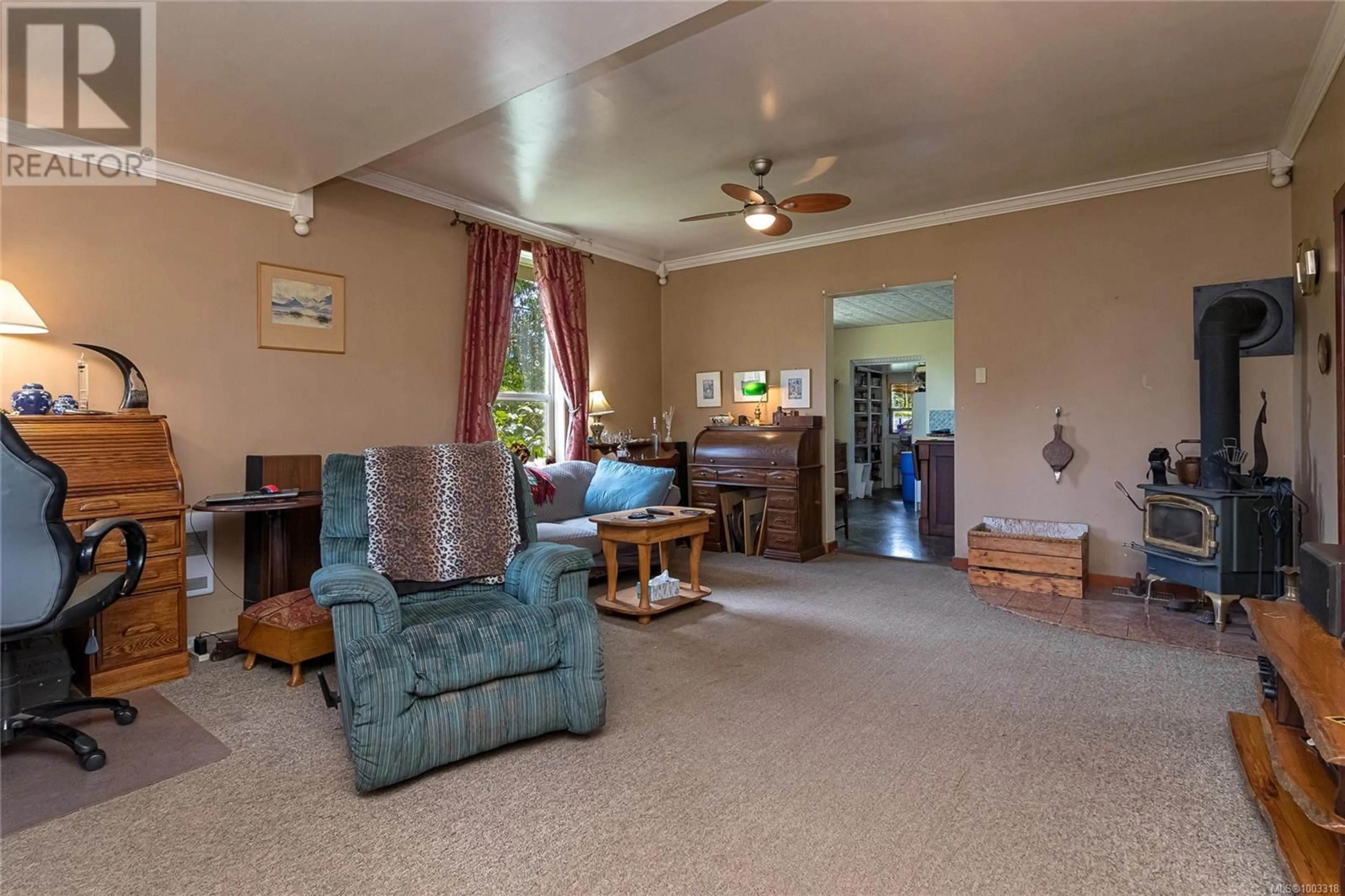 Living room with furniture, unknown for 6752 SOMENOS ROAD, Duncan British Columbia V9L3W8