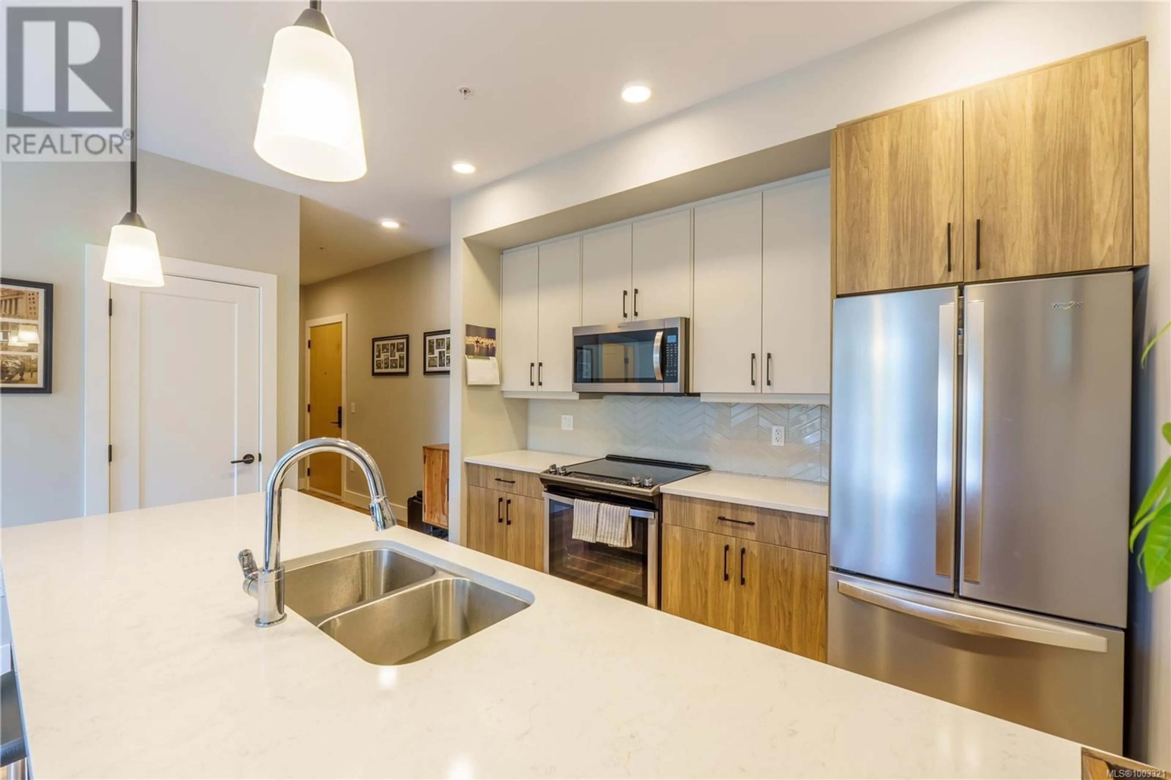 Open concept kitchen, unknown for 301 - 700 YEW WOOD ROAD, Tofino British Columbia V0R3A0