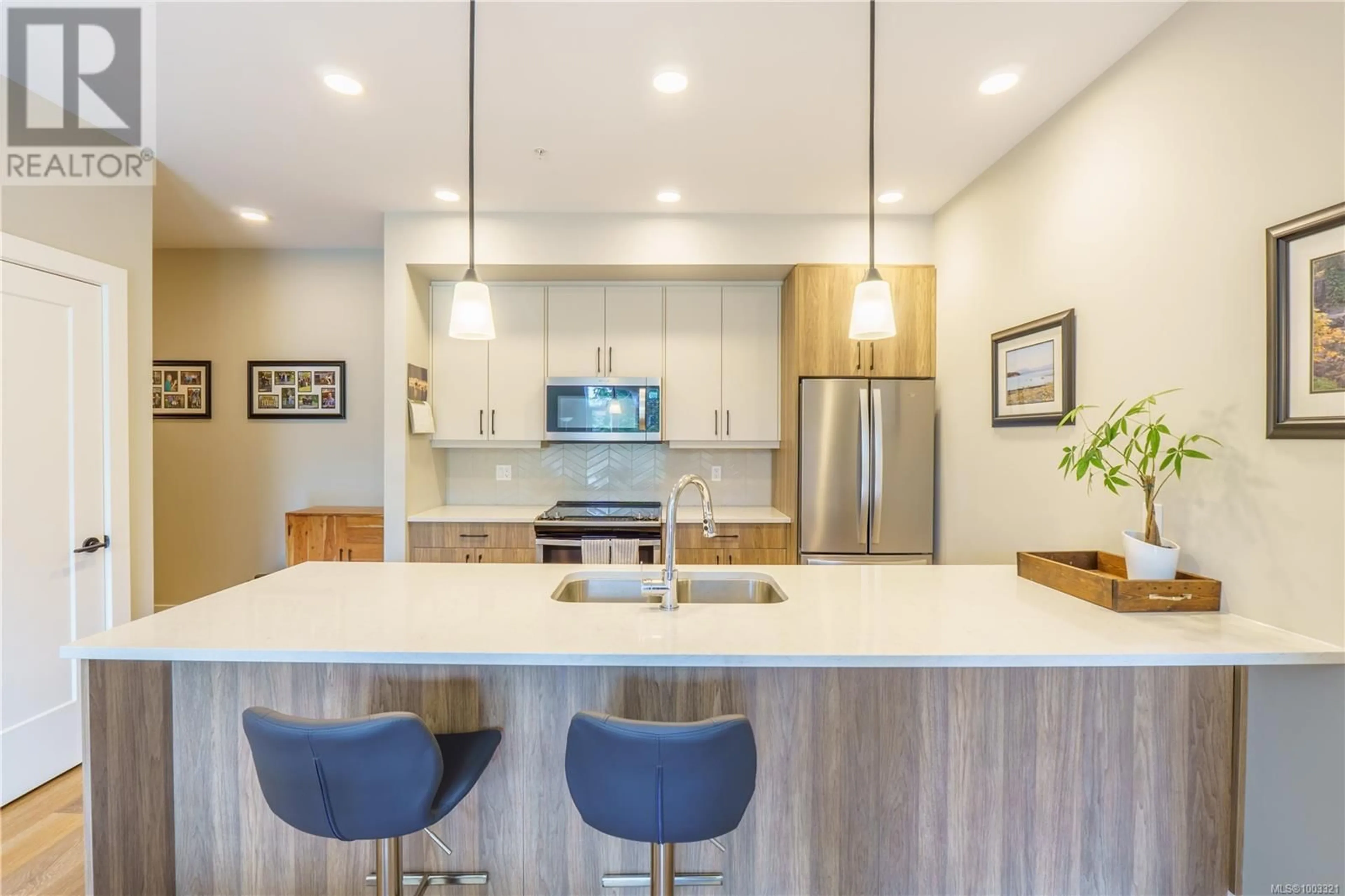 Open concept kitchen, unknown for 301 - 700 YEW WOOD ROAD, Tofino British Columbia V0R3A0