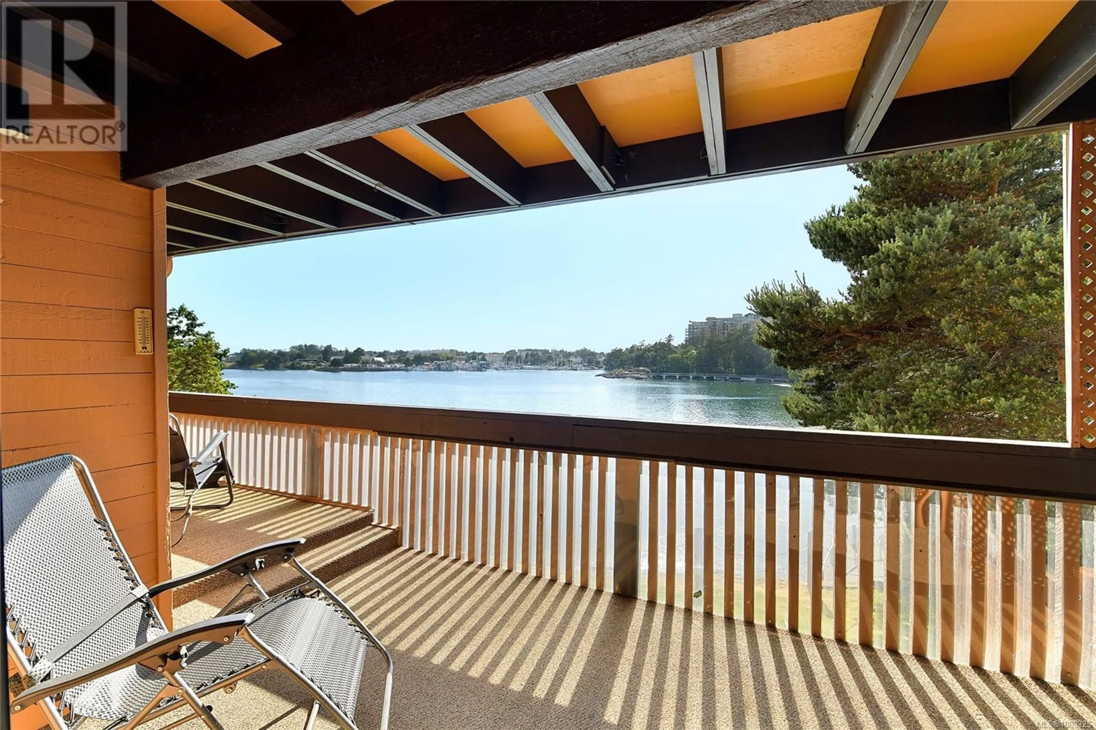 Patio, water/lake/river/ocean view for 302 - 630 SEAFORTH STREET, Victoria British Columbia V9A3R7