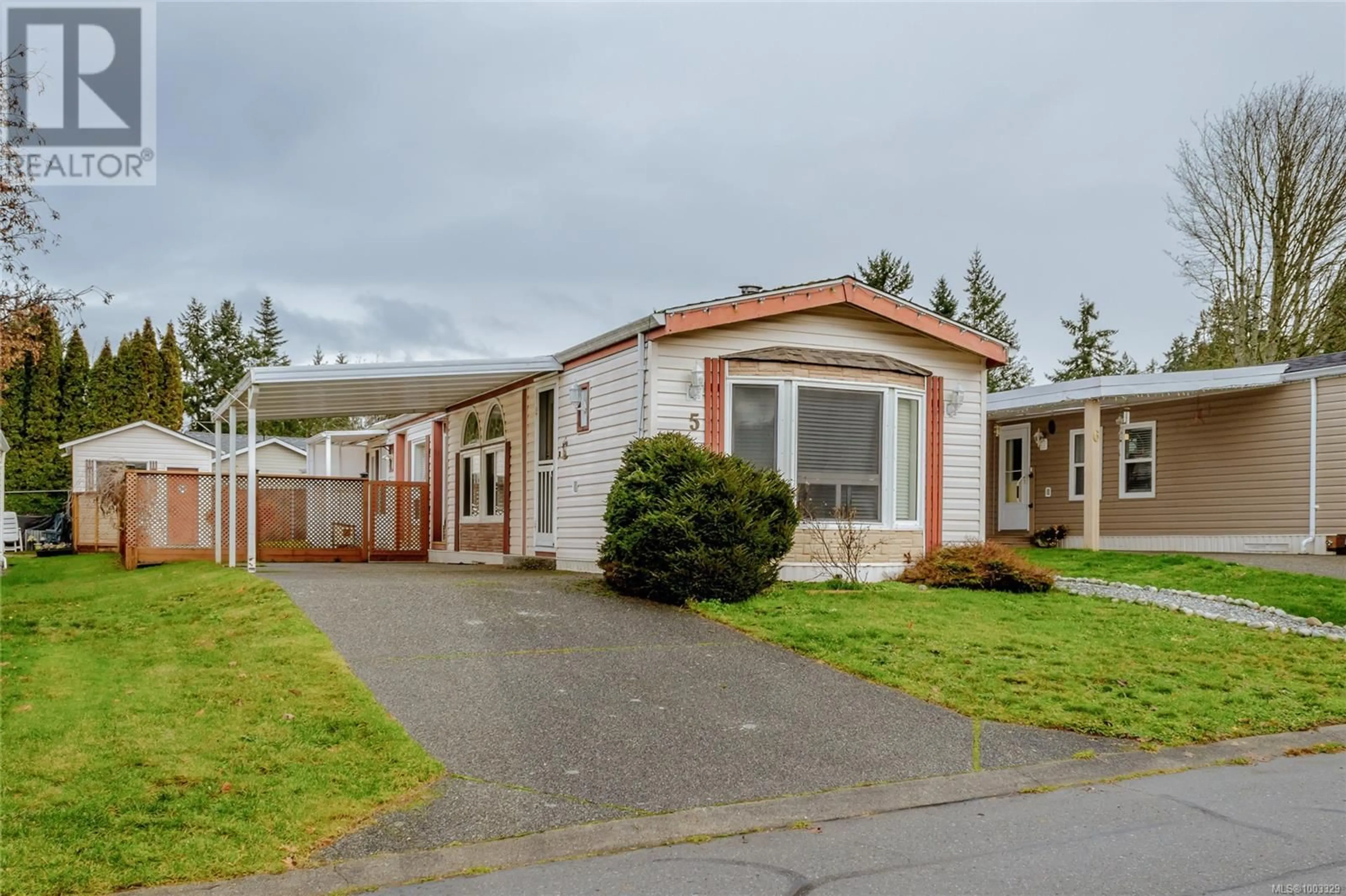 Home with vinyl exterior material, street for 5 - 658 ALDERWOOD DRIVE, Ladysmith British Columbia V9G1R6