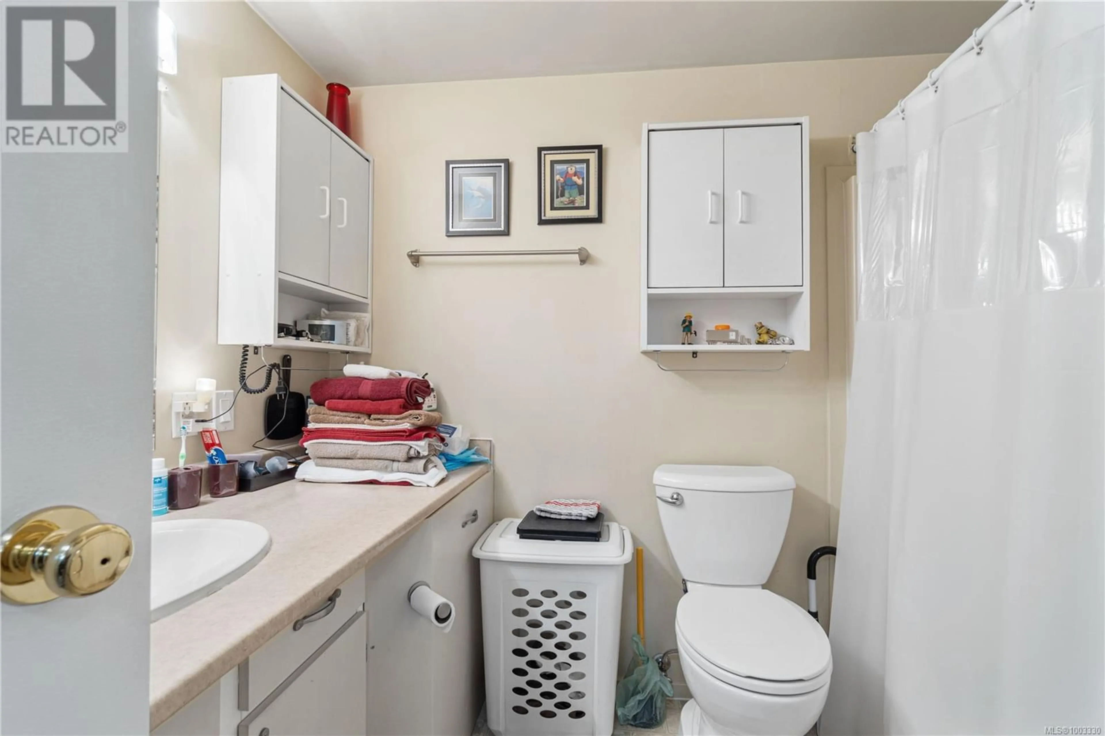 Standard bathroom, floor is not visible for 203 - 550 BRADLEY STREET, Nanaimo British Columbia V9S1C1
