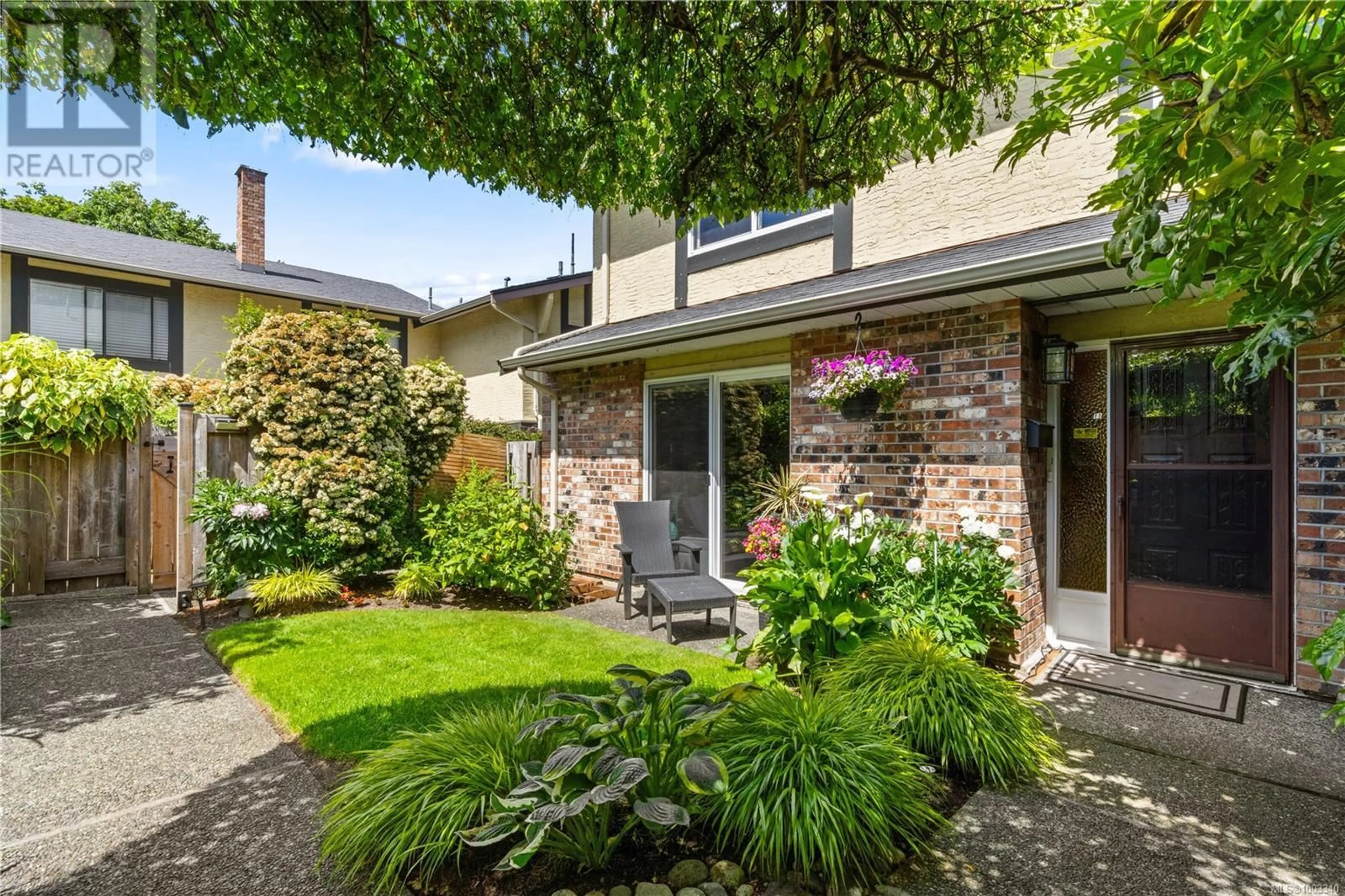 Unknown for 11 - 949 PEMBERTON ROAD, Victoria British Columbia V8S3R5