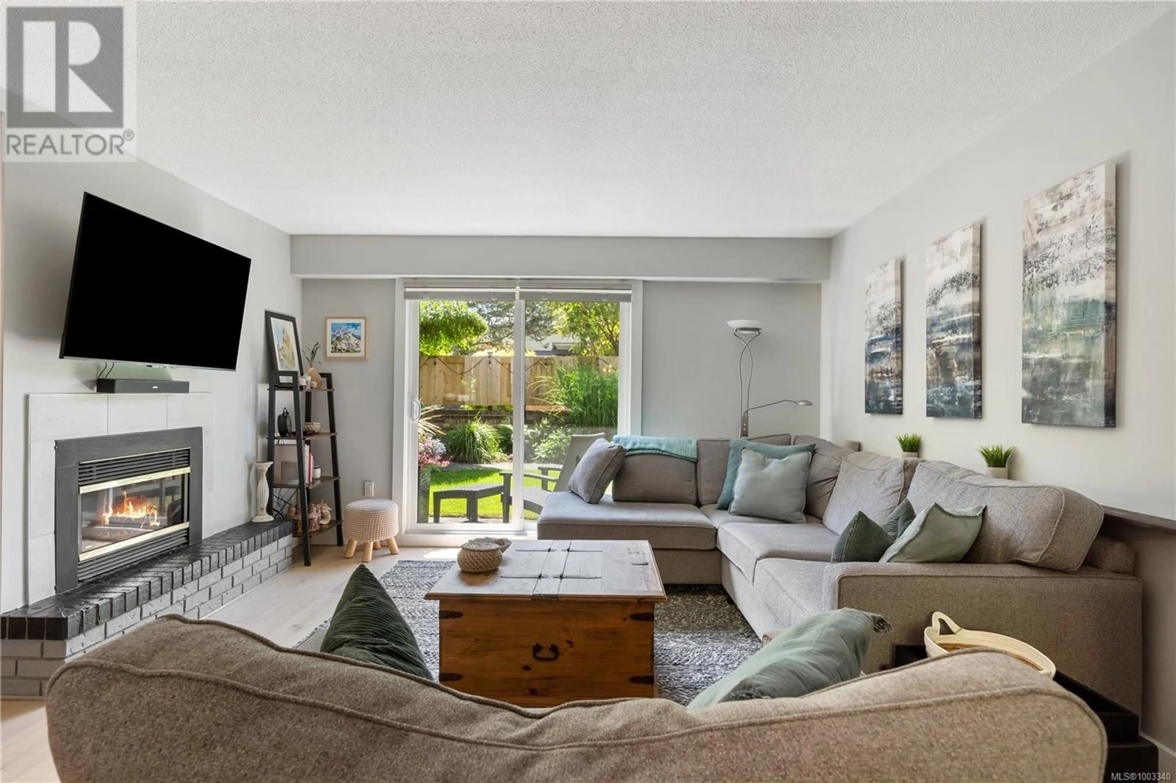 Living room with furniture, unknown for 11 - 949 PEMBERTON ROAD, Victoria British Columbia V8S3R5