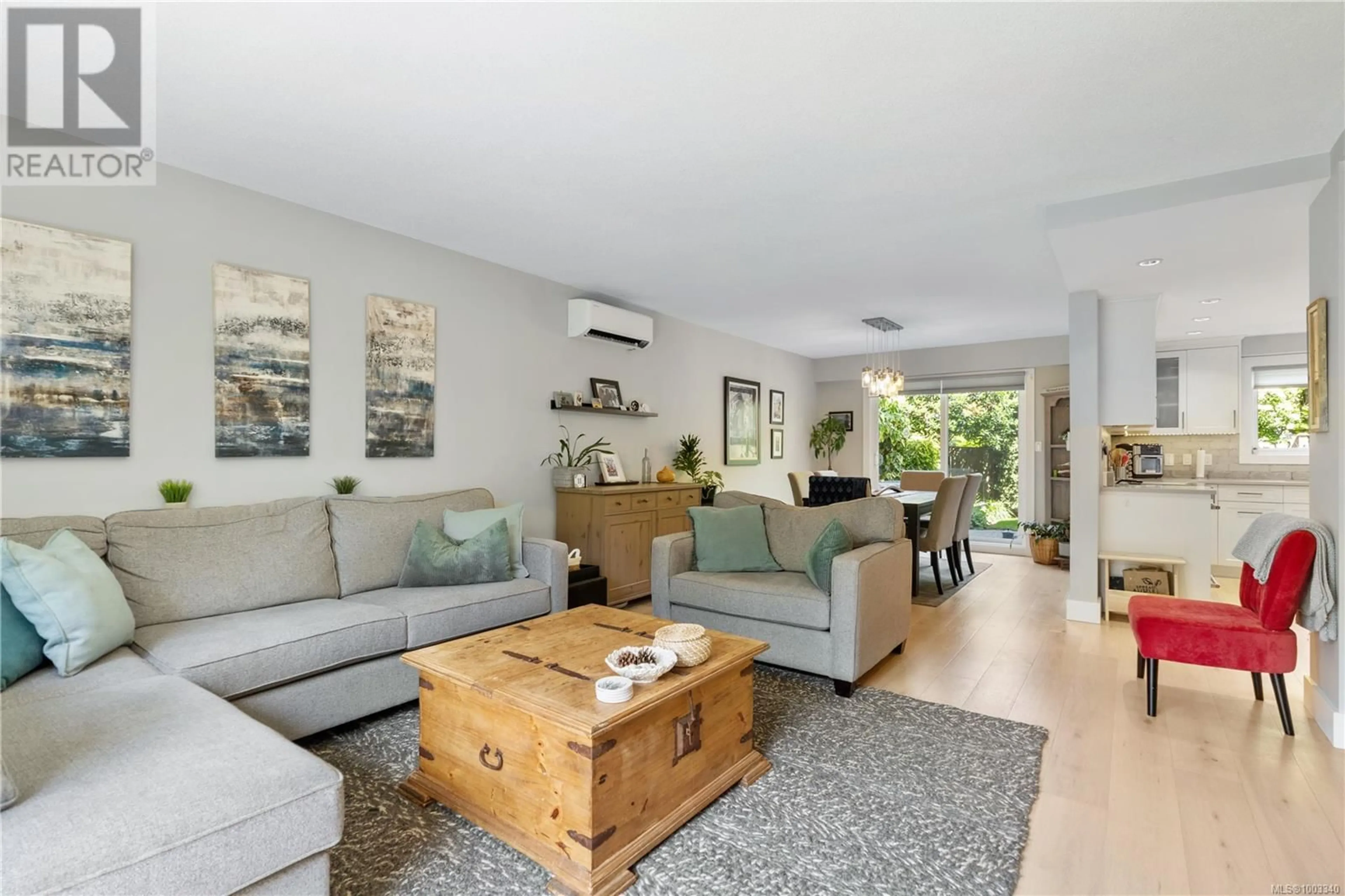 Living room with furniture, unknown for 11 - 949 PEMBERTON ROAD, Victoria British Columbia V8S3R5
