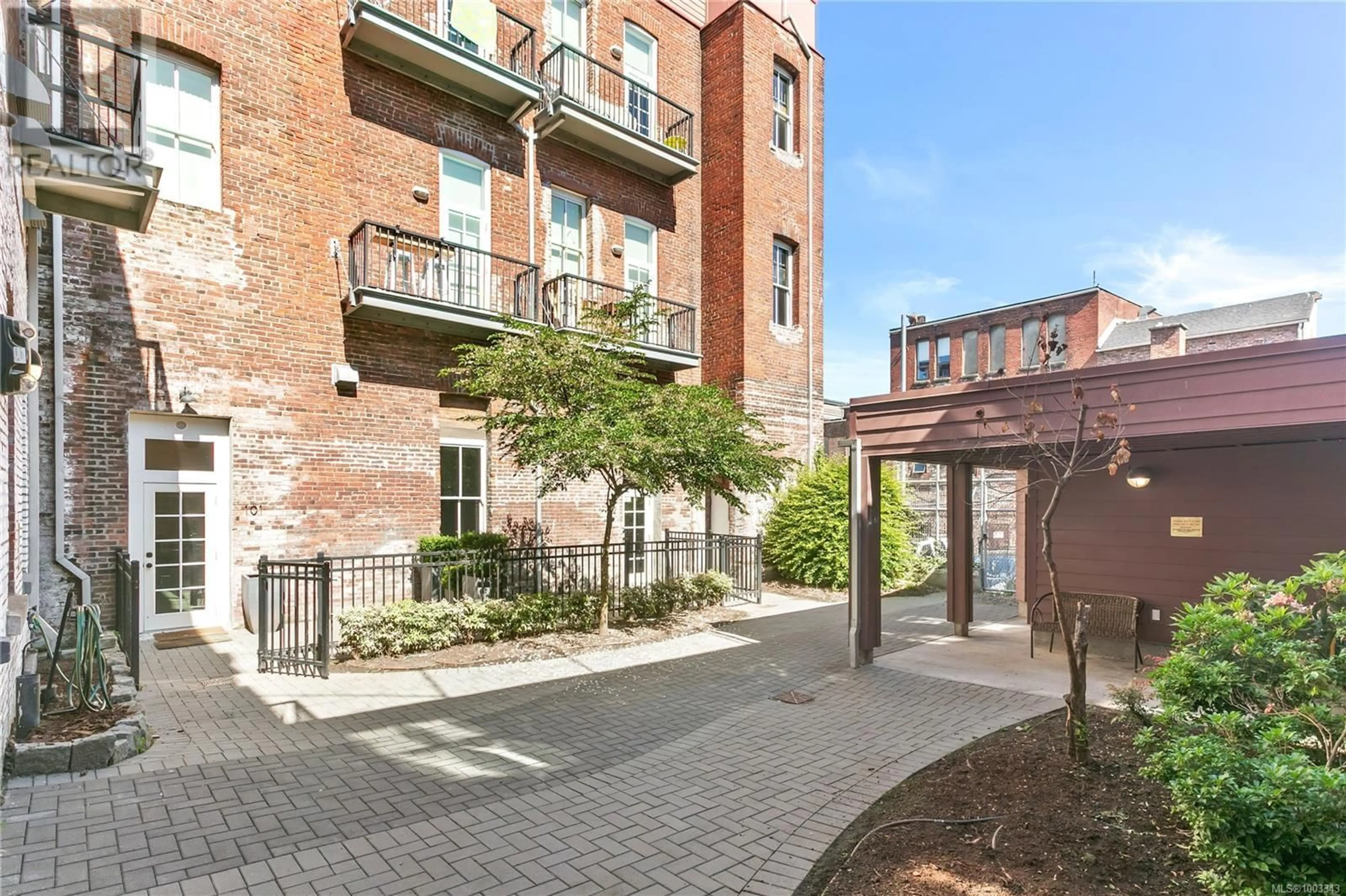 Patio, street for 101 - 562 YATES STREET, Victoria British Columbia V8W1K8