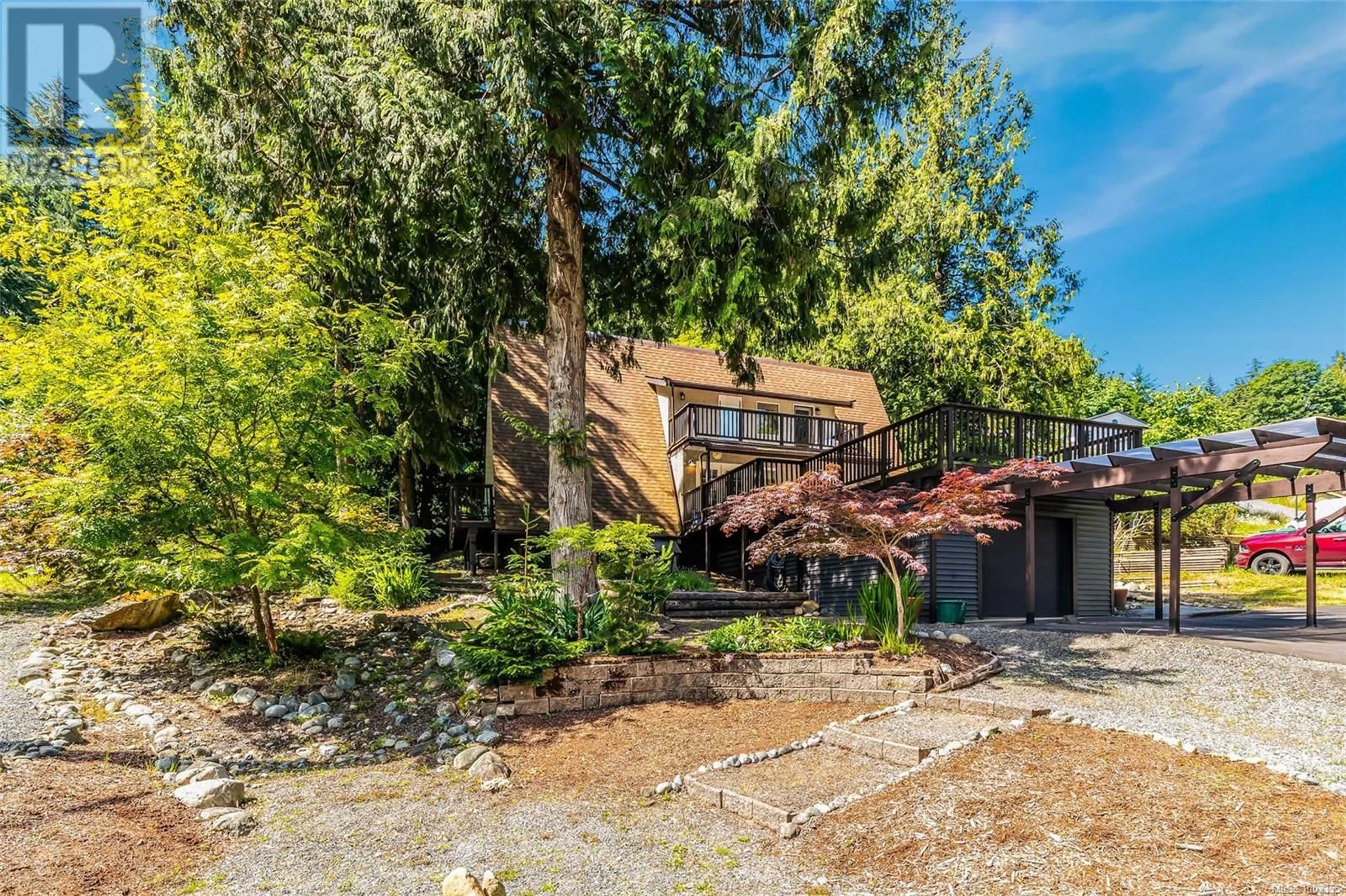 A pic from outside/outdoor area/front of a property/back of a property/a pic from drone, unknown for 21 SUMMIT DRIVE, Nanaimo British Columbia V9T5R4