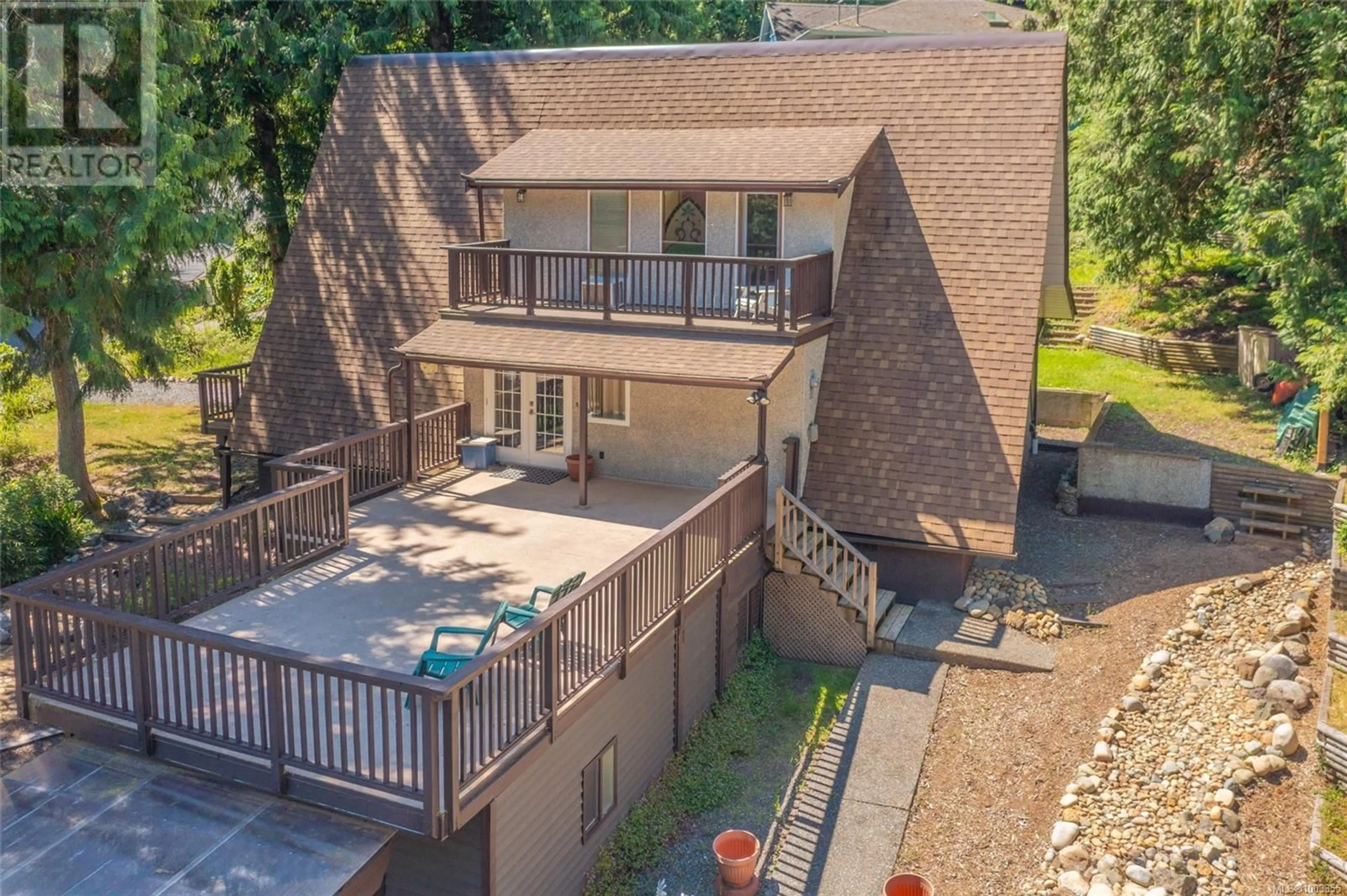 A pic from outside/outdoor area/front of a property/back of a property/a pic from drone, unknown for 21 SUMMIT DRIVE, Nanaimo British Columbia V9T5R4