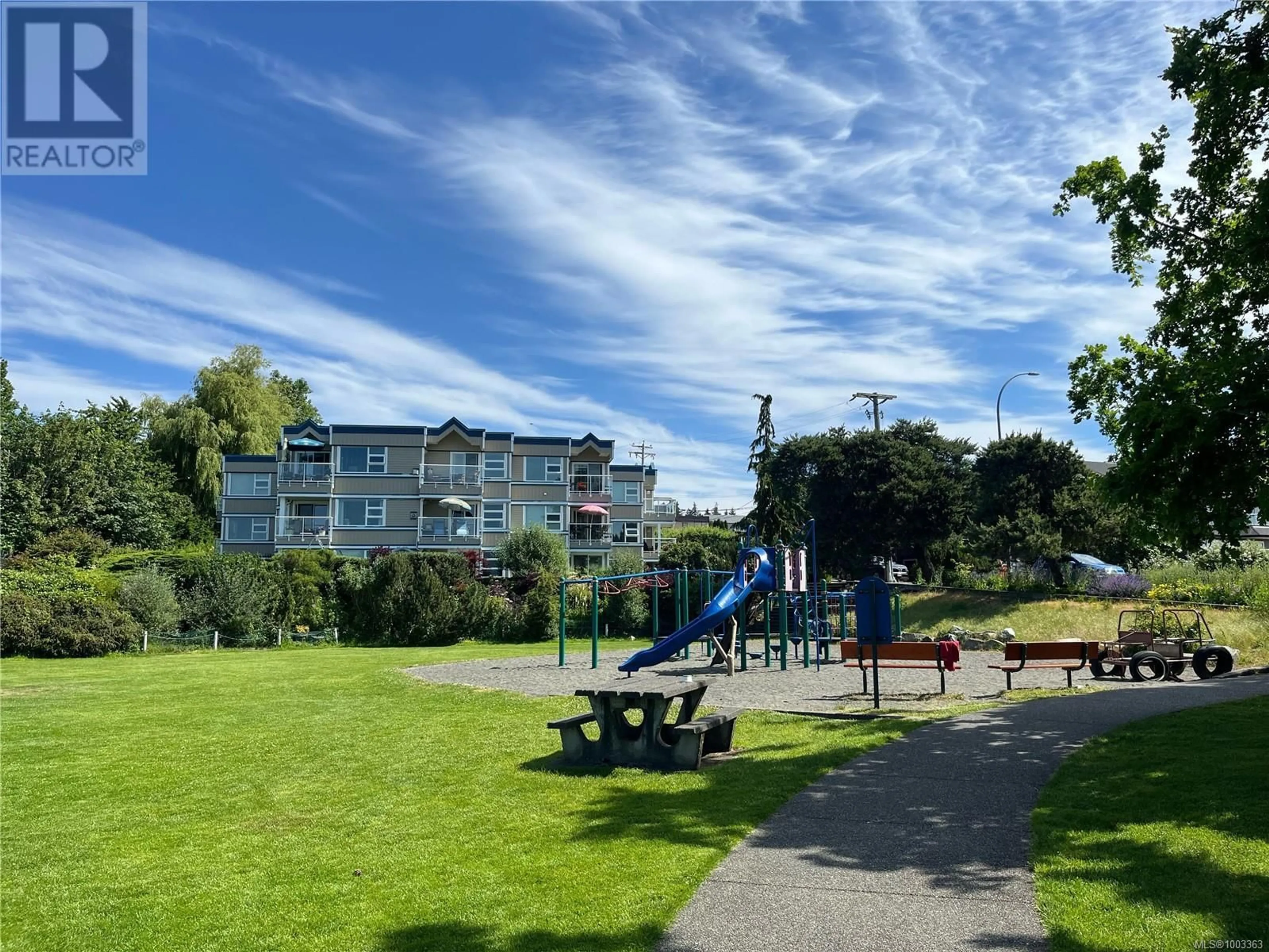 A pic from outside/outdoor area/front of a property/back of a property/a pic from drone, mountain view for 305 - 137 PORT AUGUSTA STREET, Comox British Columbia V9M3N8