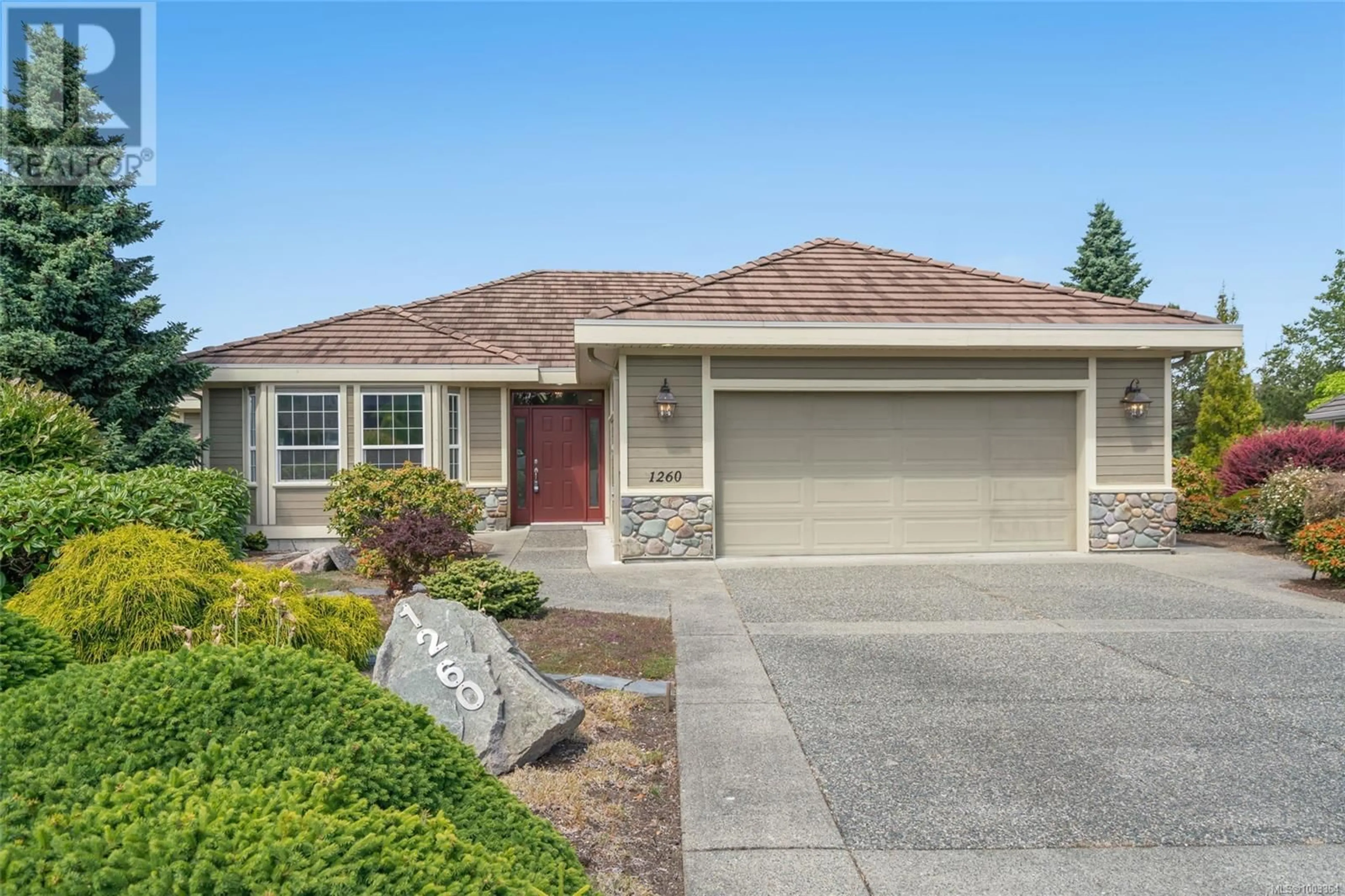 Home with vinyl exterior material, street for 1260 AUGUSTA CLOSE, Parksville British Columbia V9P2W3