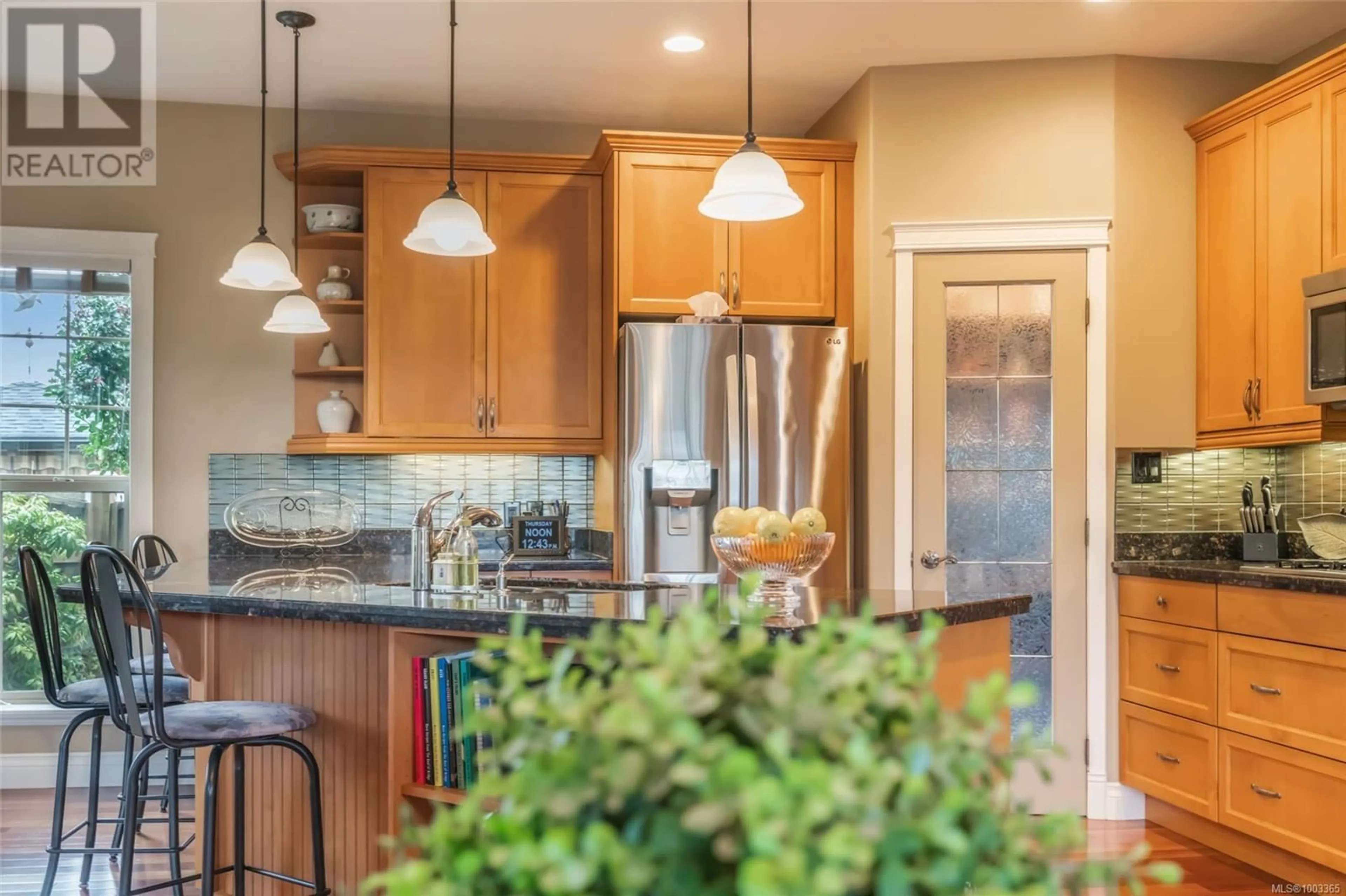 Open concept kitchen, ceramic/tile floor for 550 FALCON COURT, Parksville British Columbia V9P2A4