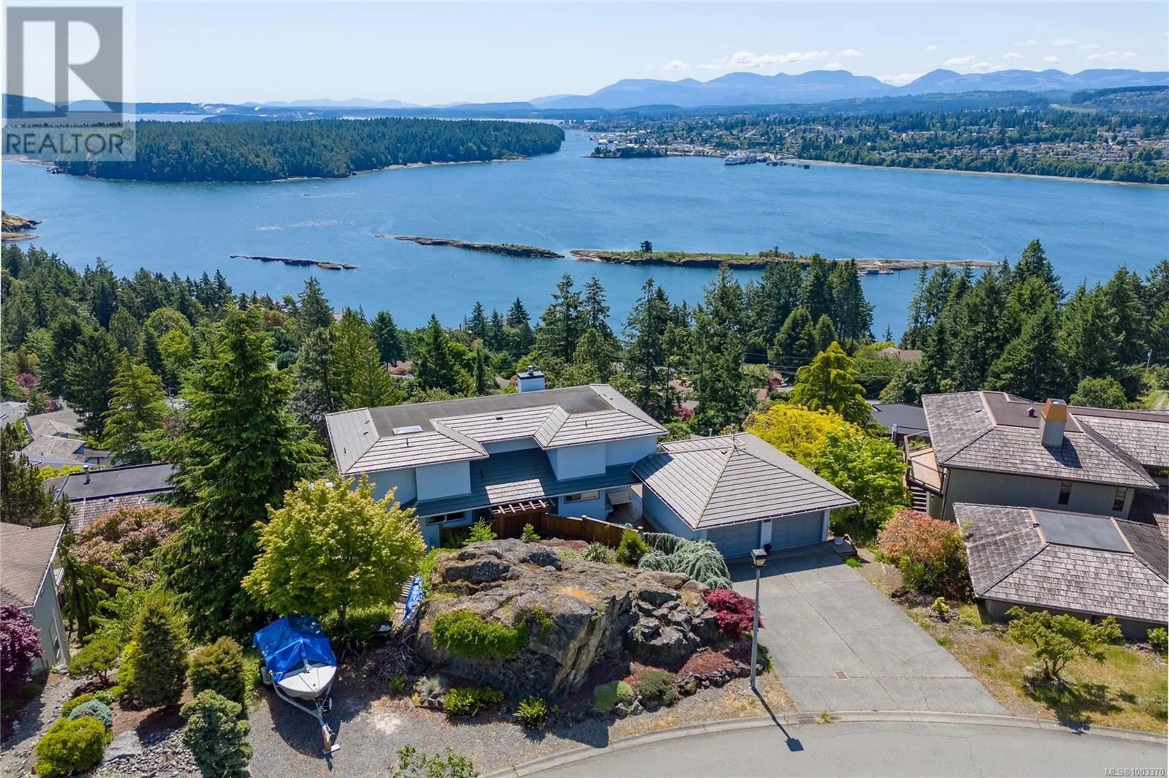 A pic from outside/outdoor area/front of a property/back of a property/a pic from drone, water/lake/river/ocean view for 180 CANTERBURY CRESCENT, Nanaimo Alberta V9T4S4