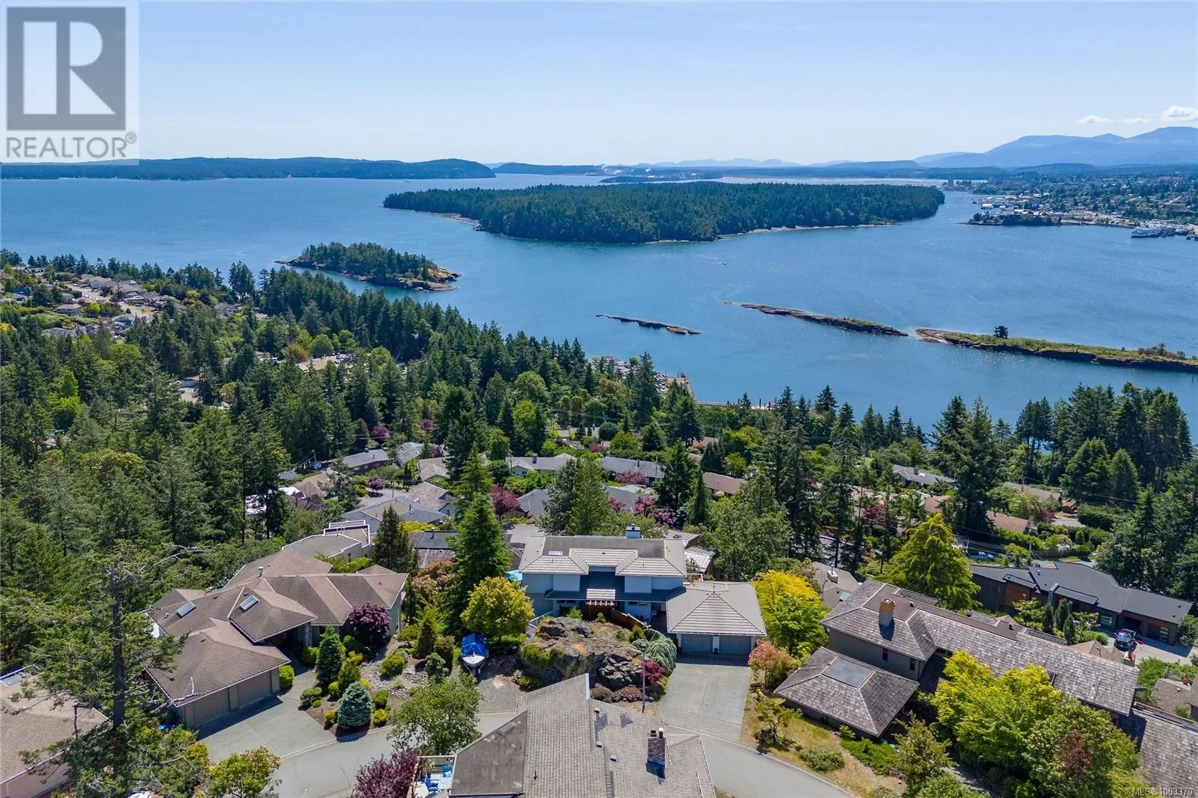 A pic from outside/outdoor area/front of a property/back of a property/a pic from drone, water/lake/river/ocean view for 180 CANTERBURY CRESCENT, Nanaimo Alberta V9T4S4