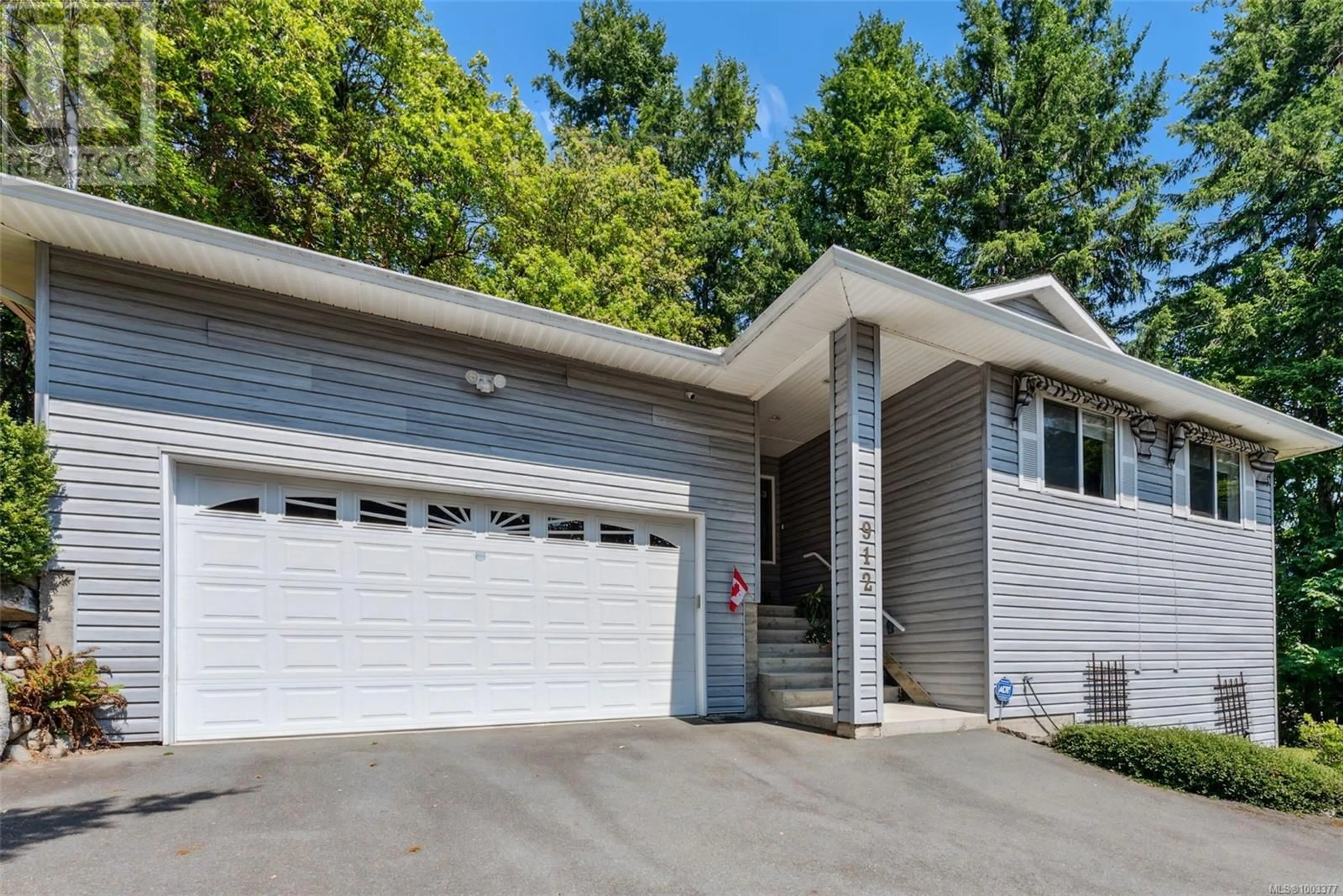 Home with vinyl exterior material, street for 912 GADE ROAD, Langford British Columbia V9B4Z6