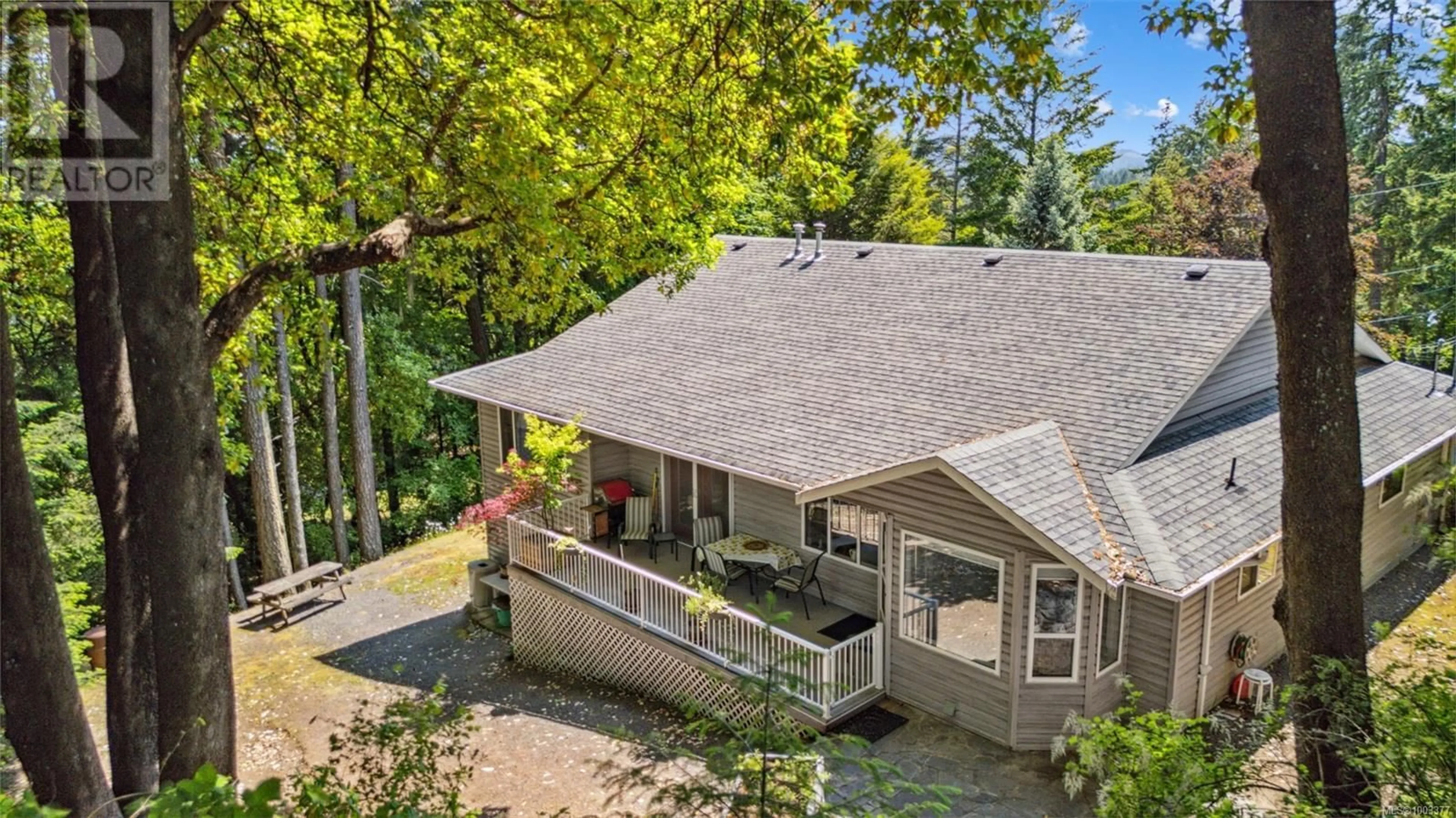 A pic from outside/outdoor area/front of a property/back of a property/a pic from drone, unknown for 912 GADE ROAD, Langford British Columbia V9B4Z6