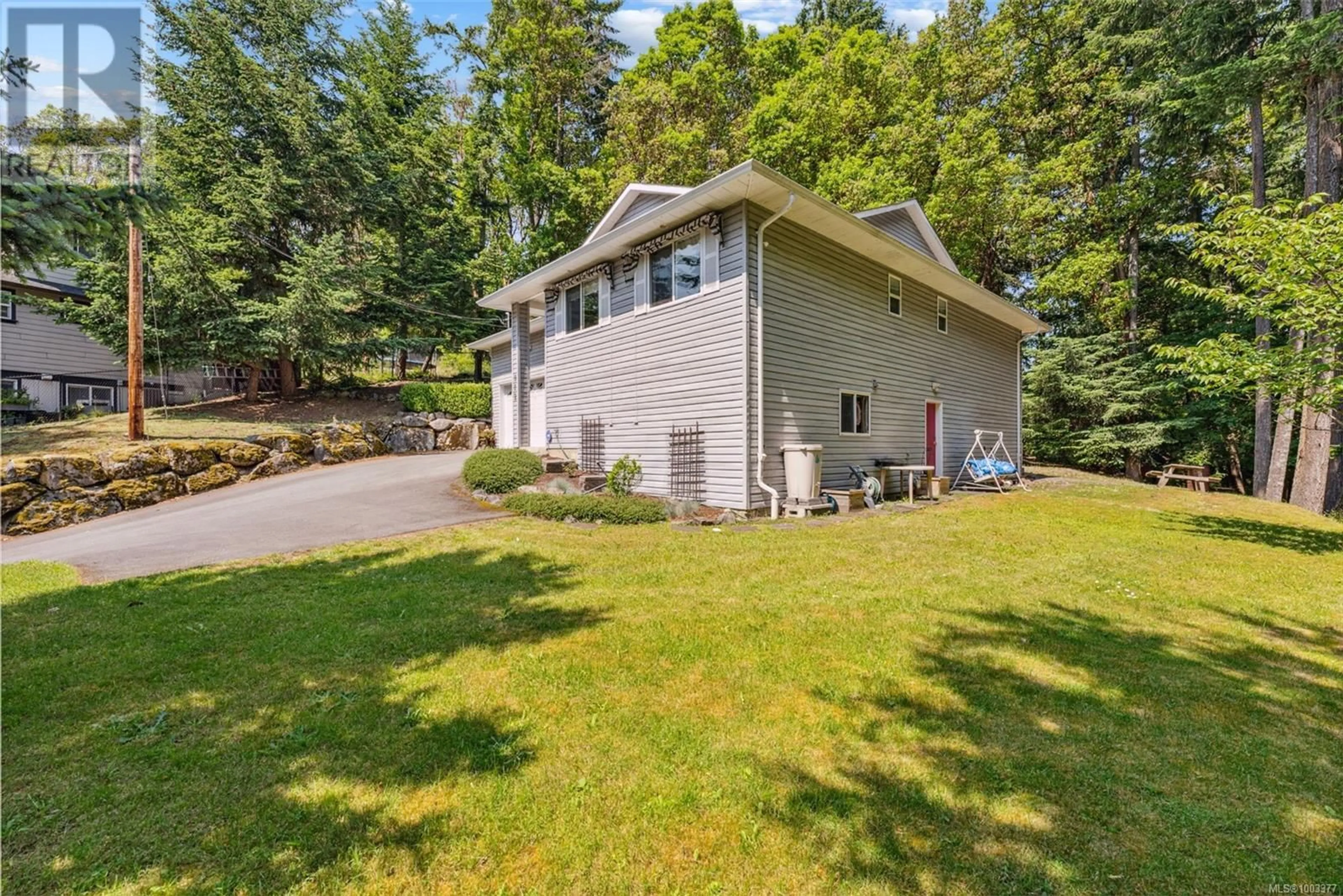 A pic from outside/outdoor area/front of a property/back of a property/a pic from drone, water/lake/river/ocean view for 912 GADE ROAD, Langford British Columbia V9B4Z6