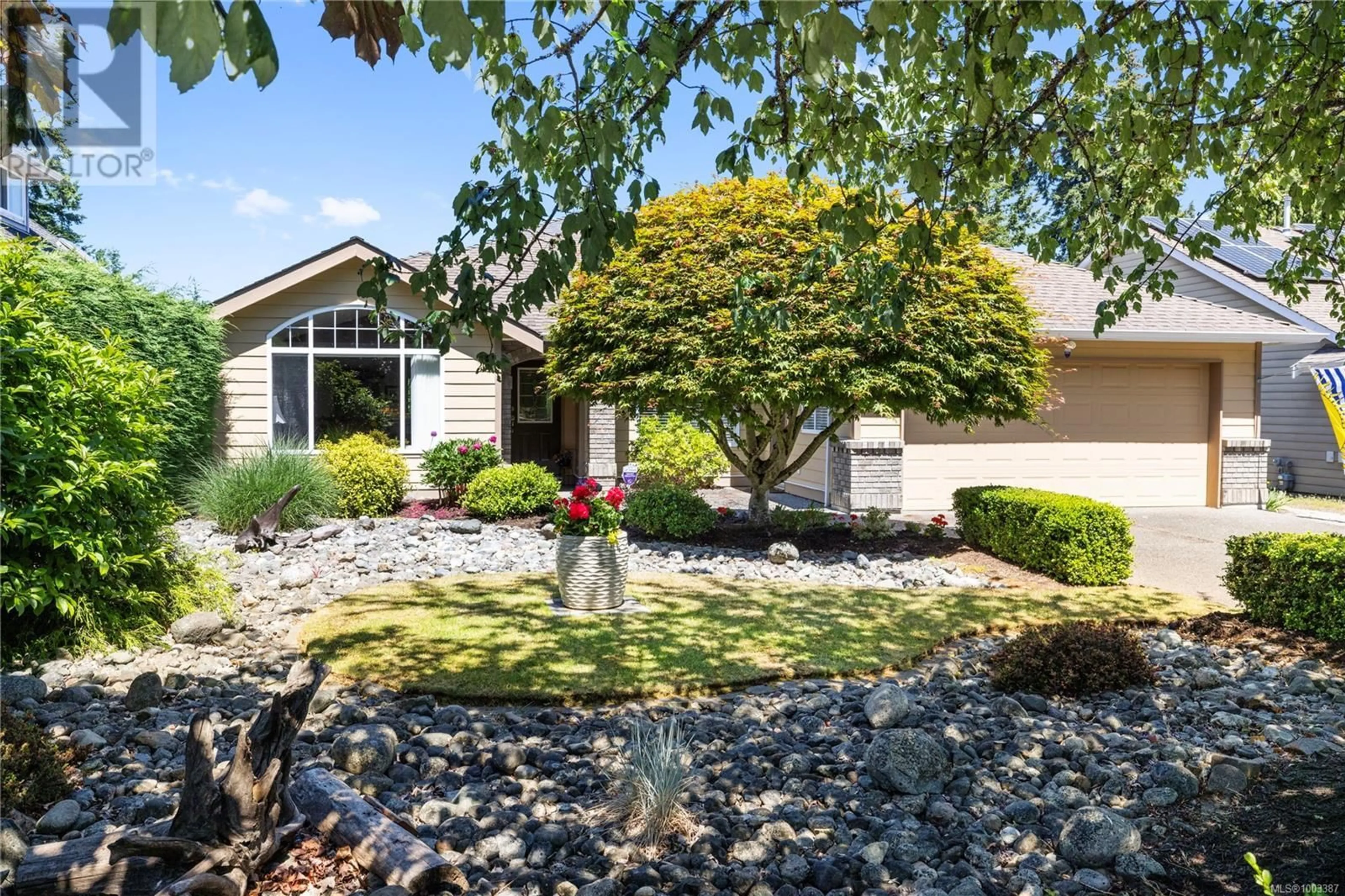 Home with vinyl exterior material, street for 109 HAMILTON AVENUE, Parksville British Columbia V9P2W6