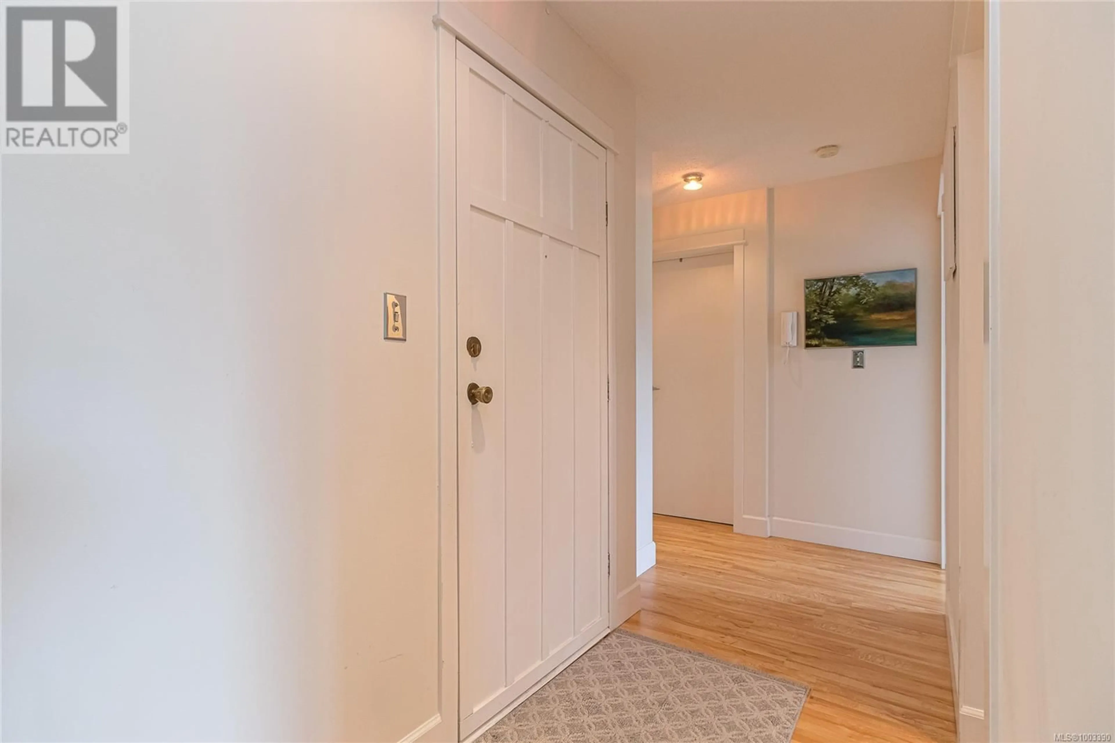 Indoor entryway for 304 - 1012 COLLINSON STREET, Victoria British Columbia V8V3C1