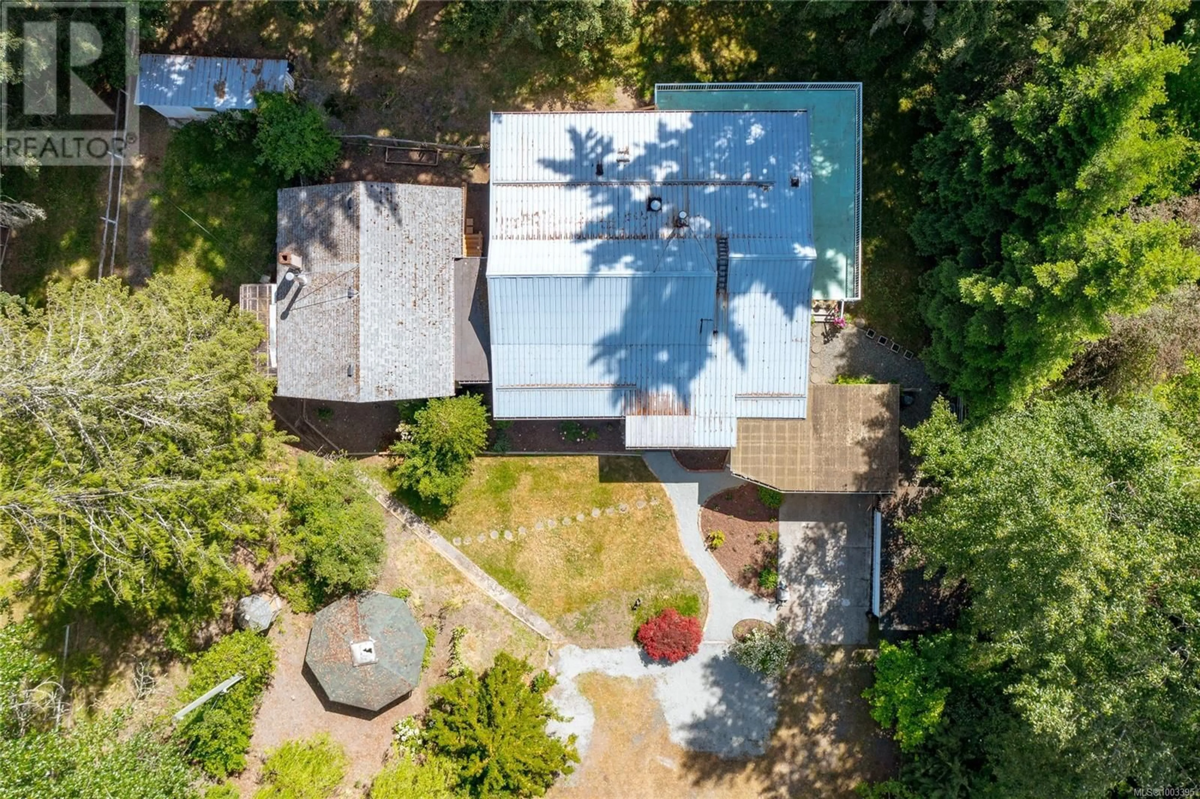 A pic from outside/outdoor area/front of a property/back of a property/a pic from drone, unknown for 4012 ROBSON ROAD, Duncan British Columbia V9L6G7