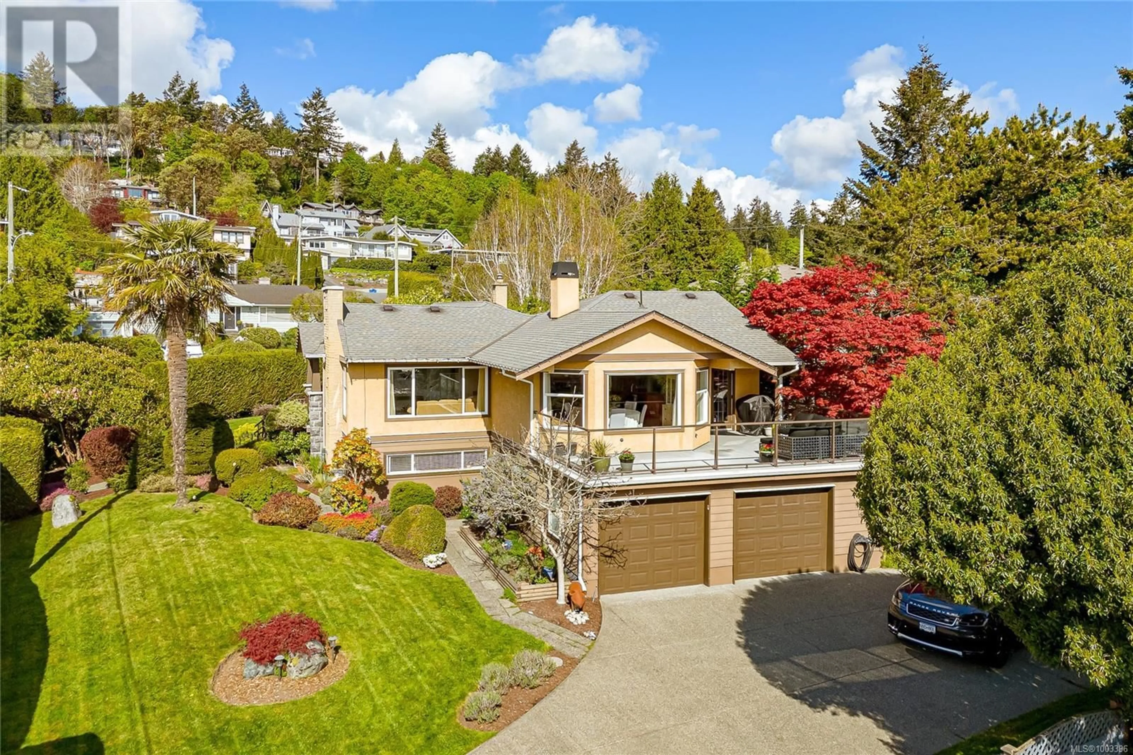 A pic from outside/outdoor area/front of a property/back of a property/a pic from drone, unknown for 986 GLORIA PLACE, Saanich British Columbia V8Y1L3