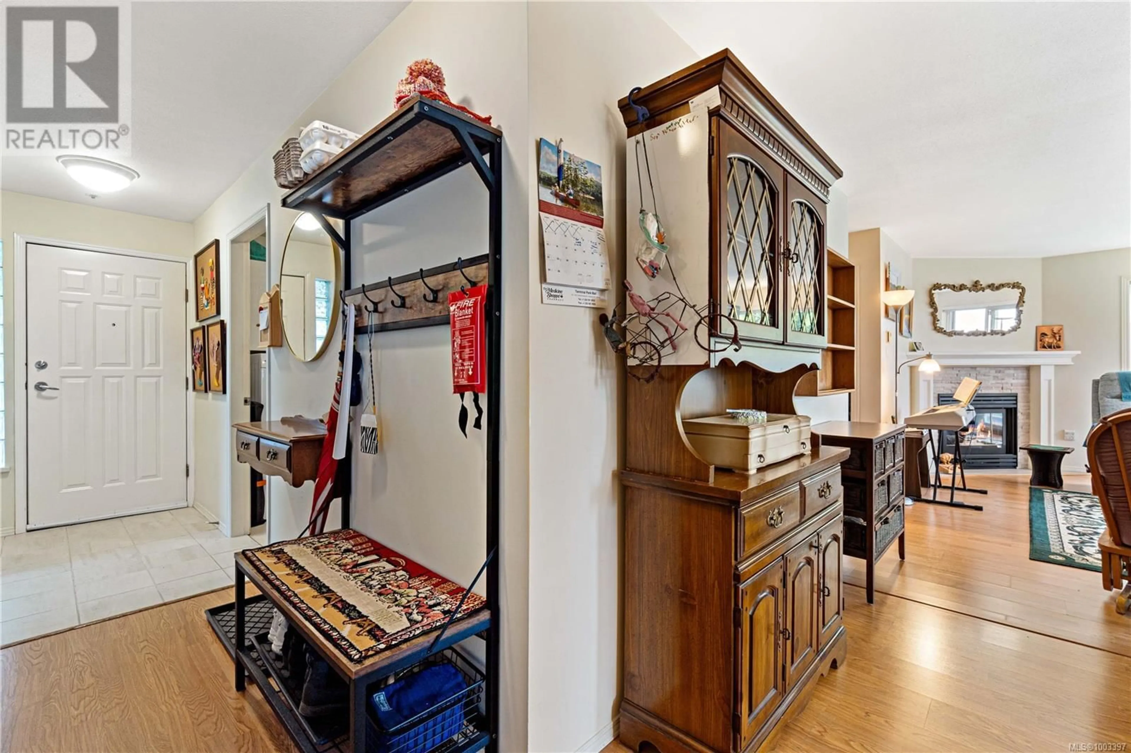 Indoor entryway for 104 - 75 BRYDEN STREET, Nanaimo British Columbia V9S1A4