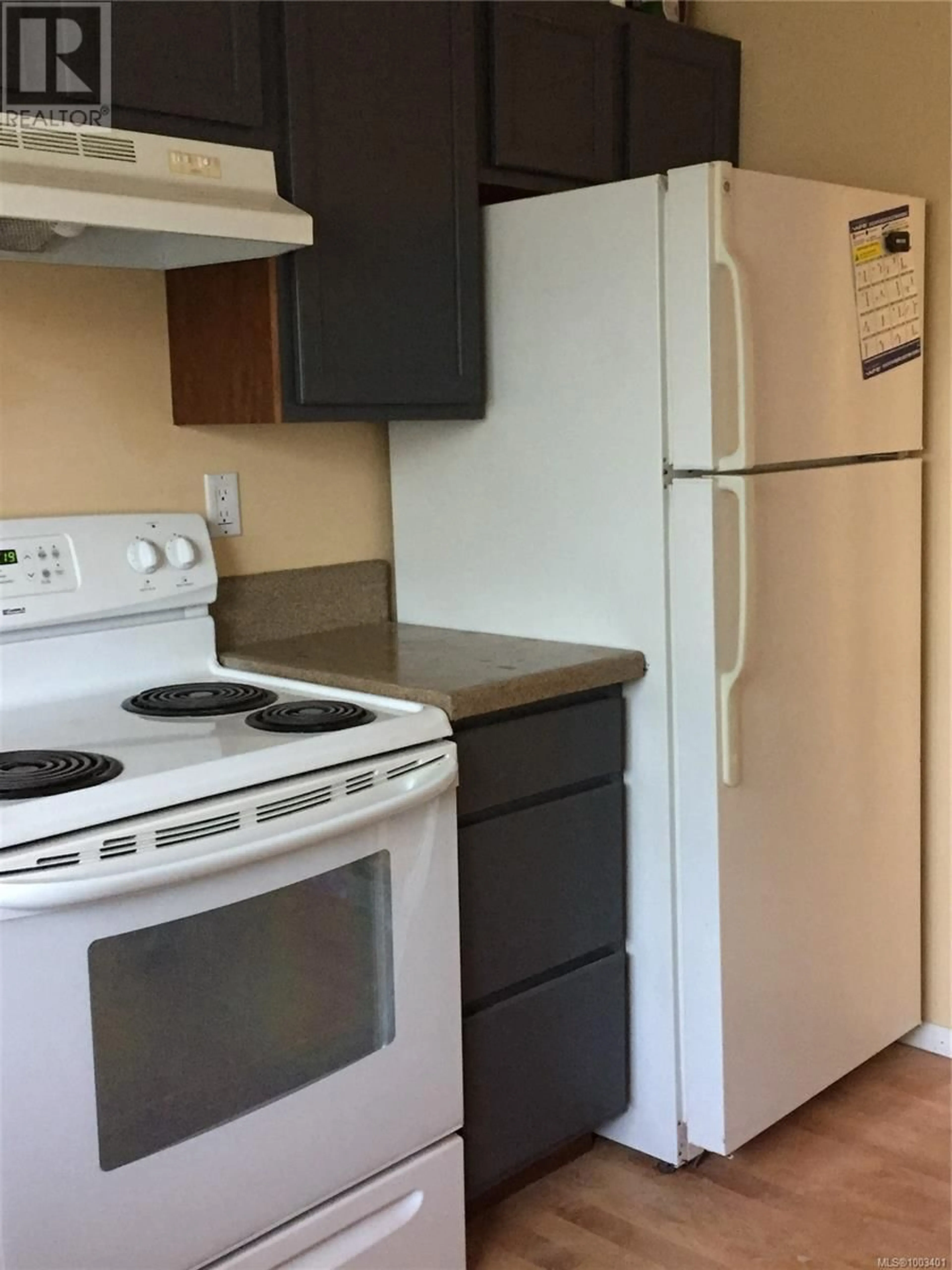 Standard kitchen, unknown for 937 HOWARD AVENUE, Nanaimo British Columbia V9R3T4