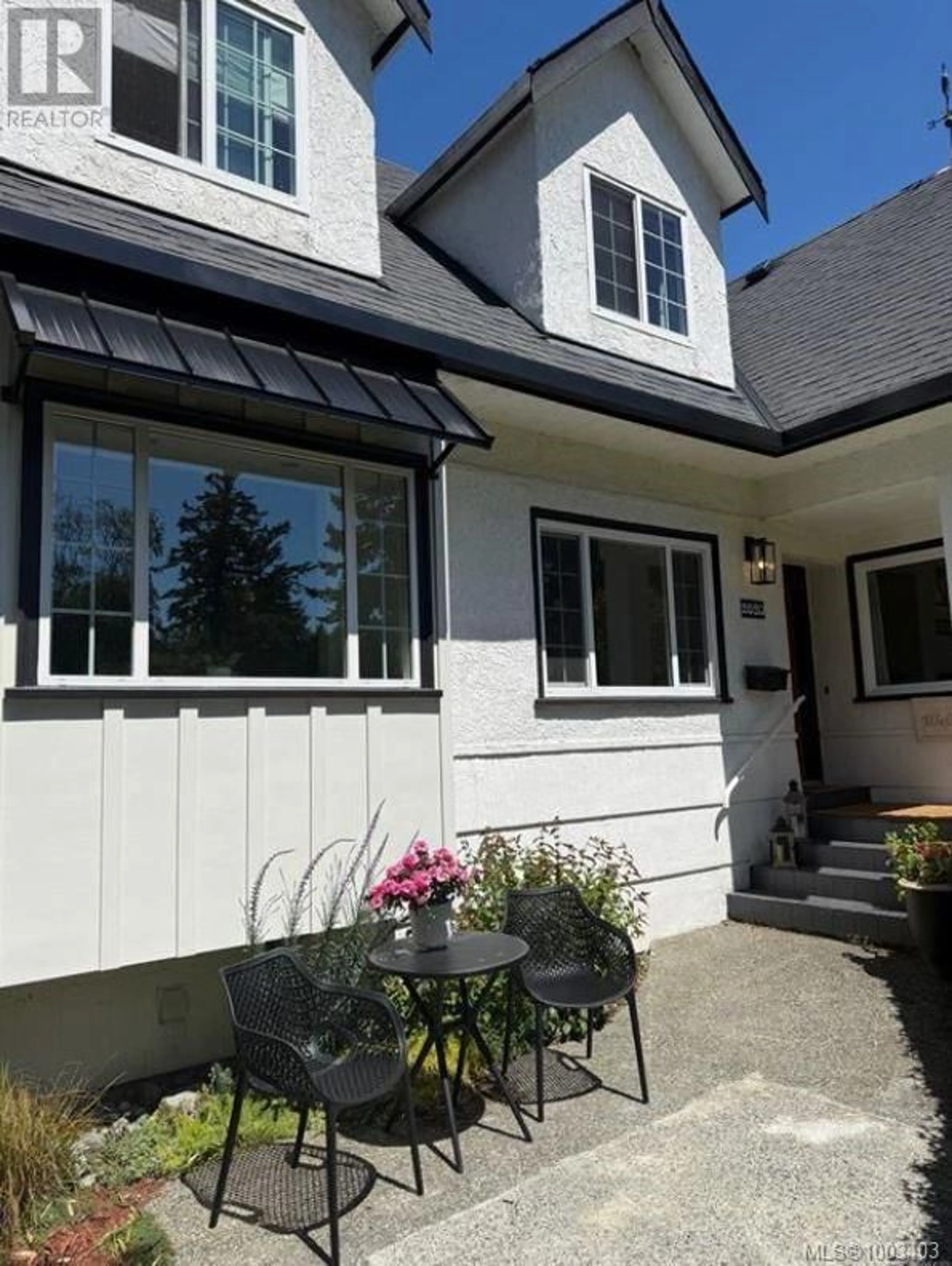 Home with vinyl exterior material, street for 2620 MARGATE AVENUE, Oak Bay British Columbia V8S3A5