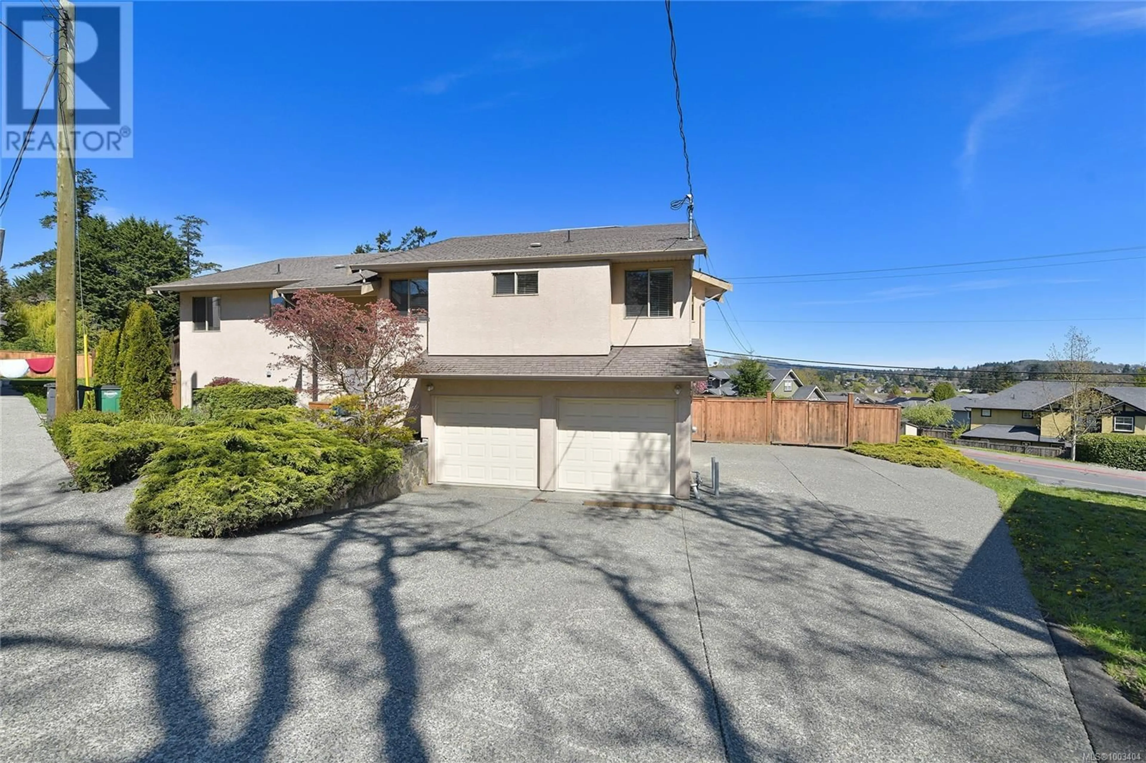 A pic from outside/outdoor area/front of a property/back of a property/a pic from drone, street for 3980 HELEN ROAD, Saanich British Columbia V8Z5C5